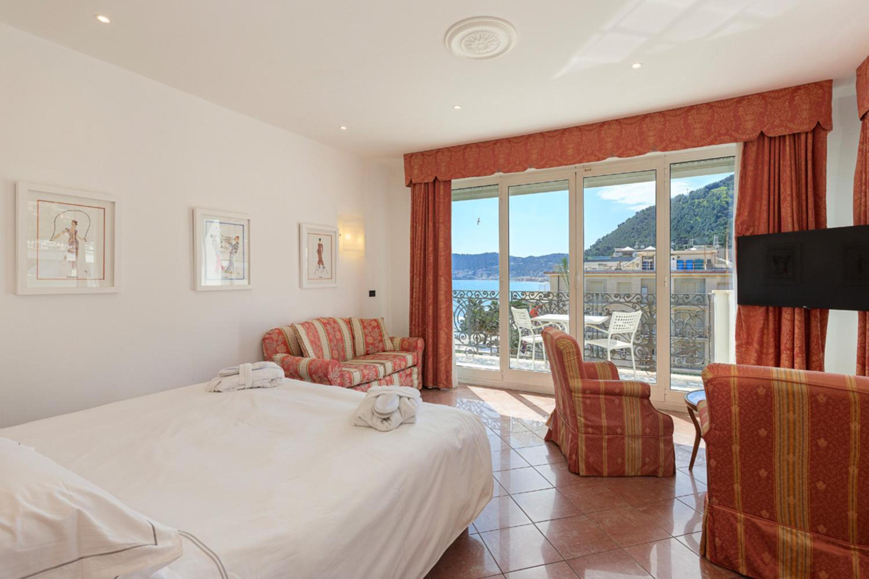 Junior Suite with Balcony - Photo 1