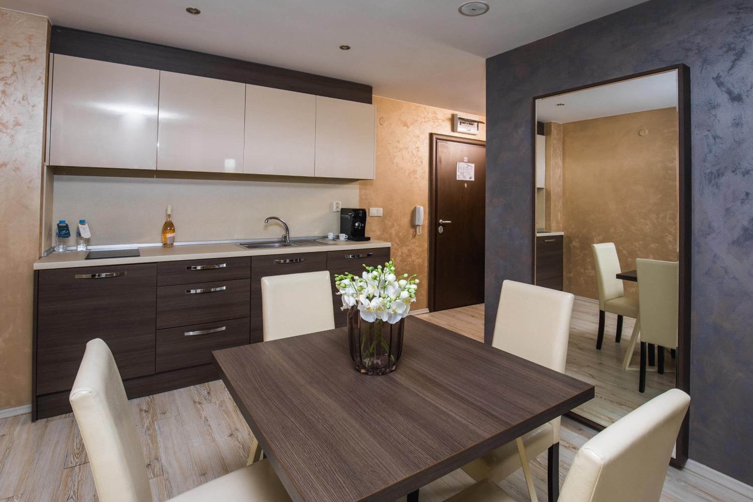 Two-Bedroom Deluxe Apartment with Balcony photo 3