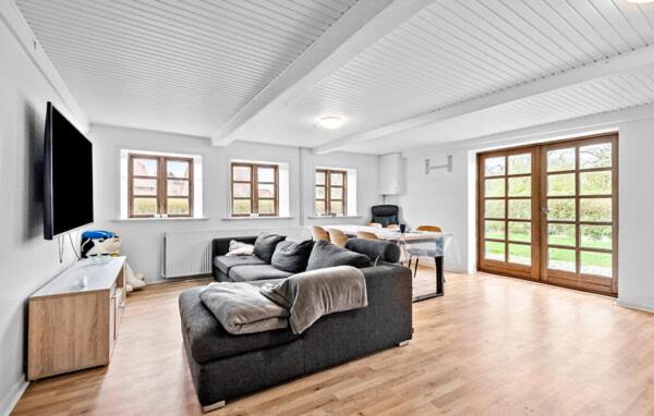 One-Bedroom House photo 1