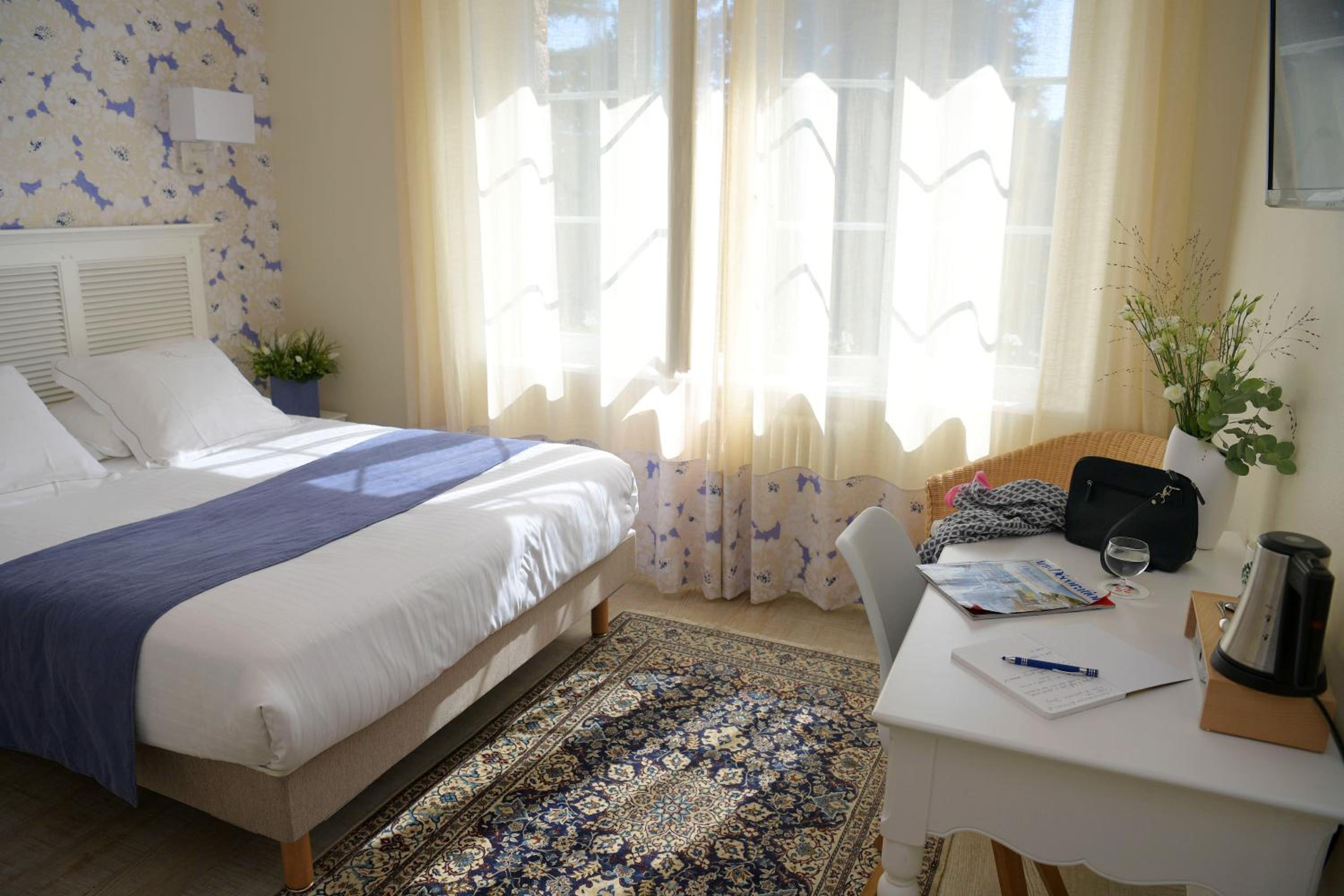 Standard Double Room - Photo 12