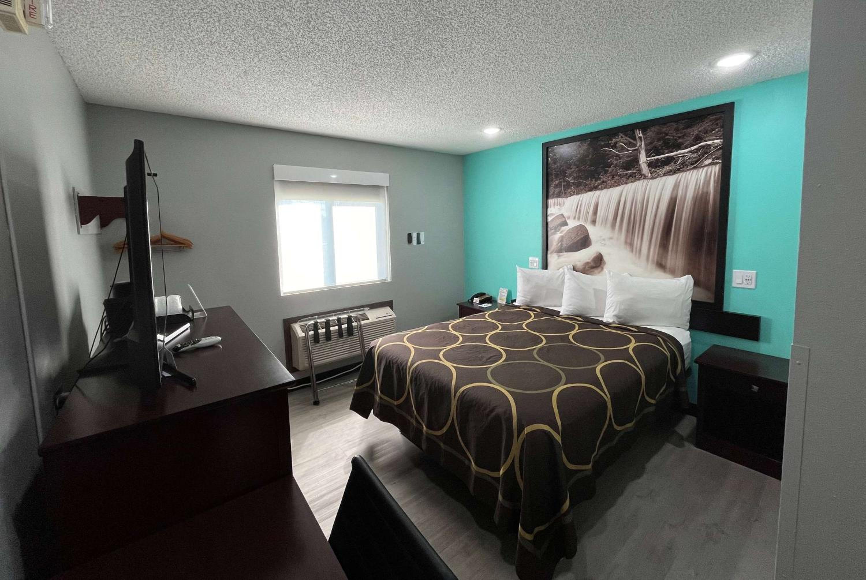 Queen Room - Mobility Access/Non-Smoking - Photo 1