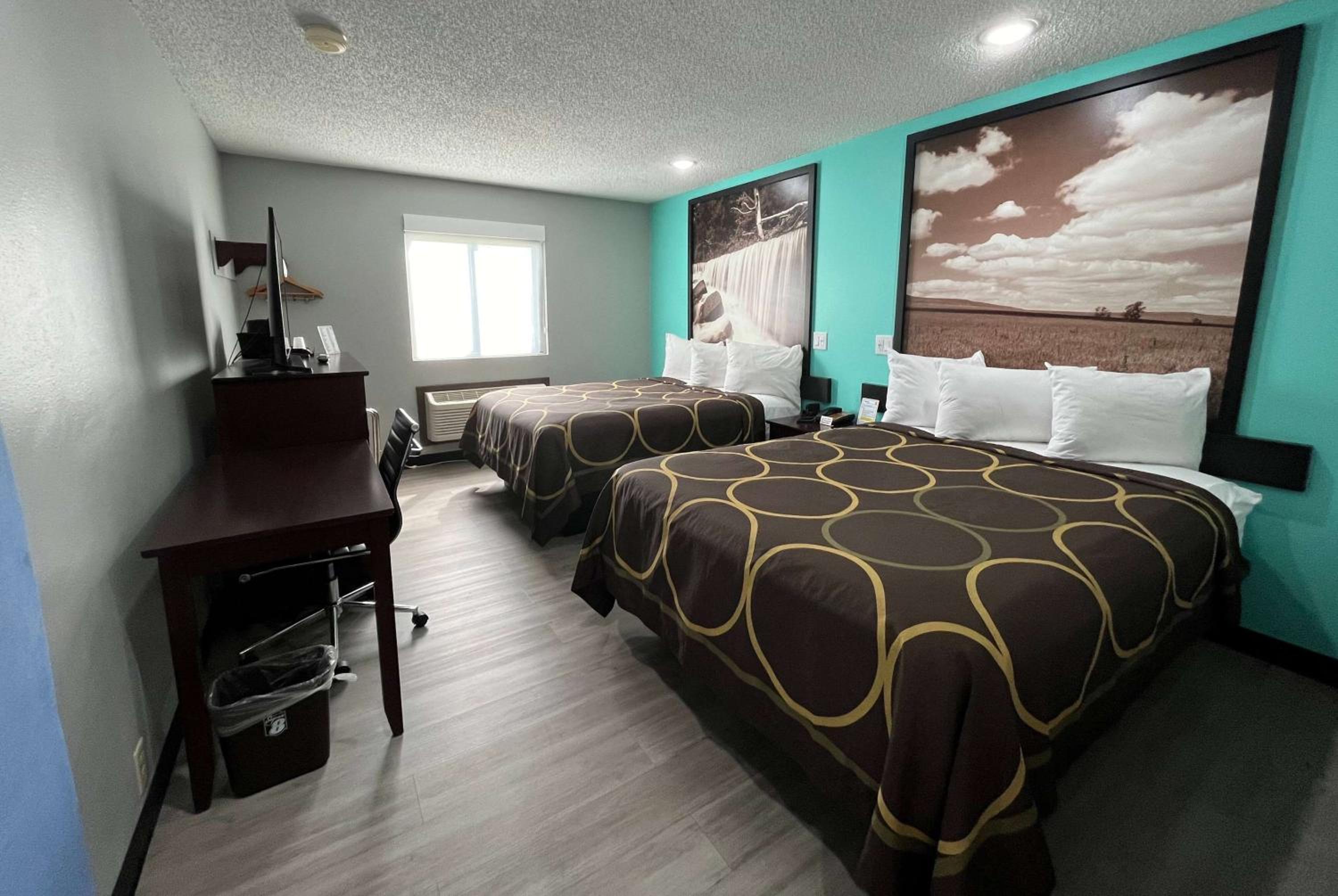 Queen Room with Two Queen Beds - Second Floor/Non-Smoking photo 1