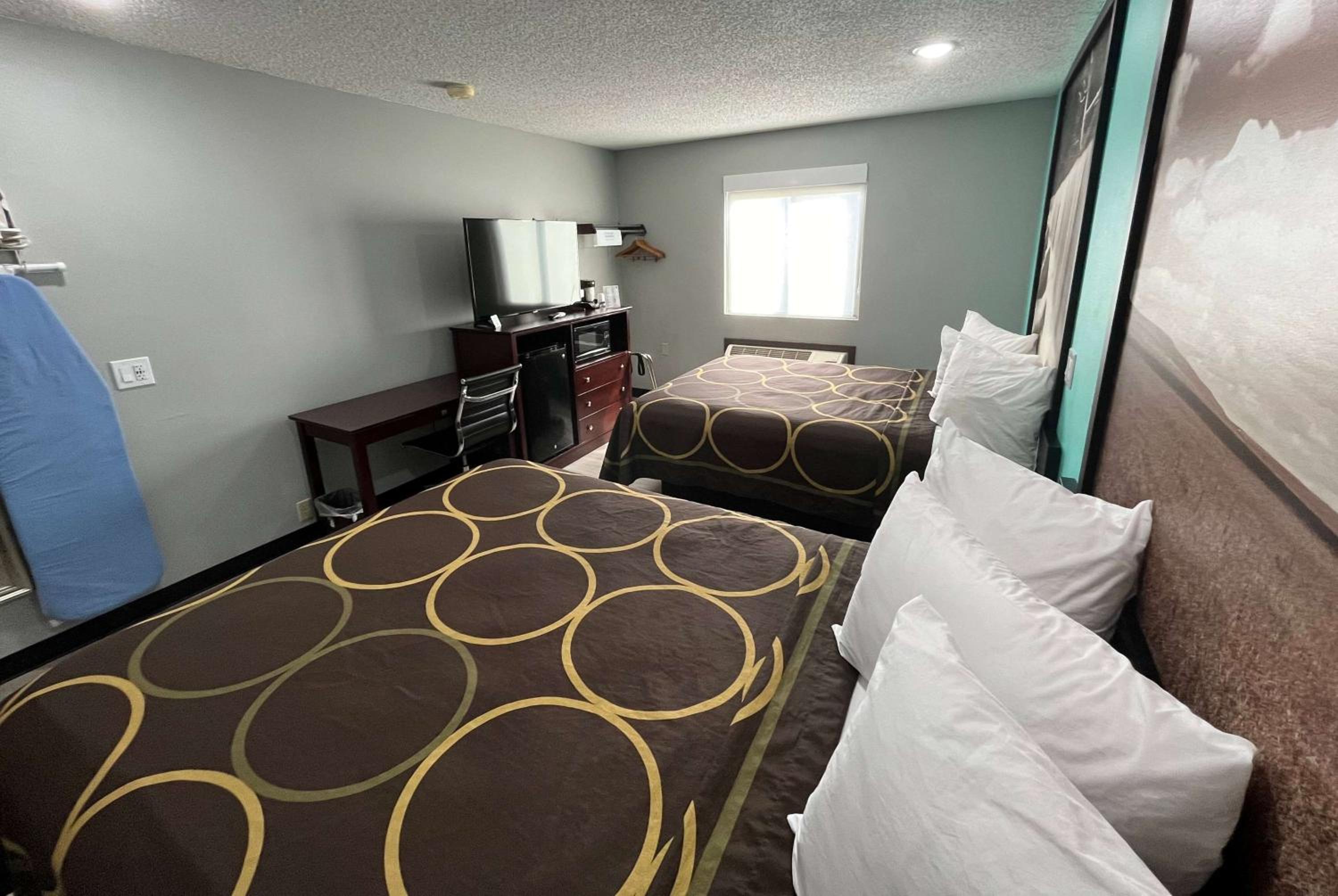 Queen Room with Two Queen Beds - Pet Friendly/Non-Smoking - Photo 1