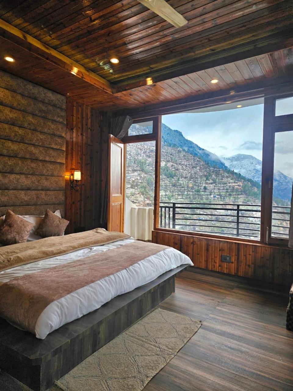 Superior Queen Room