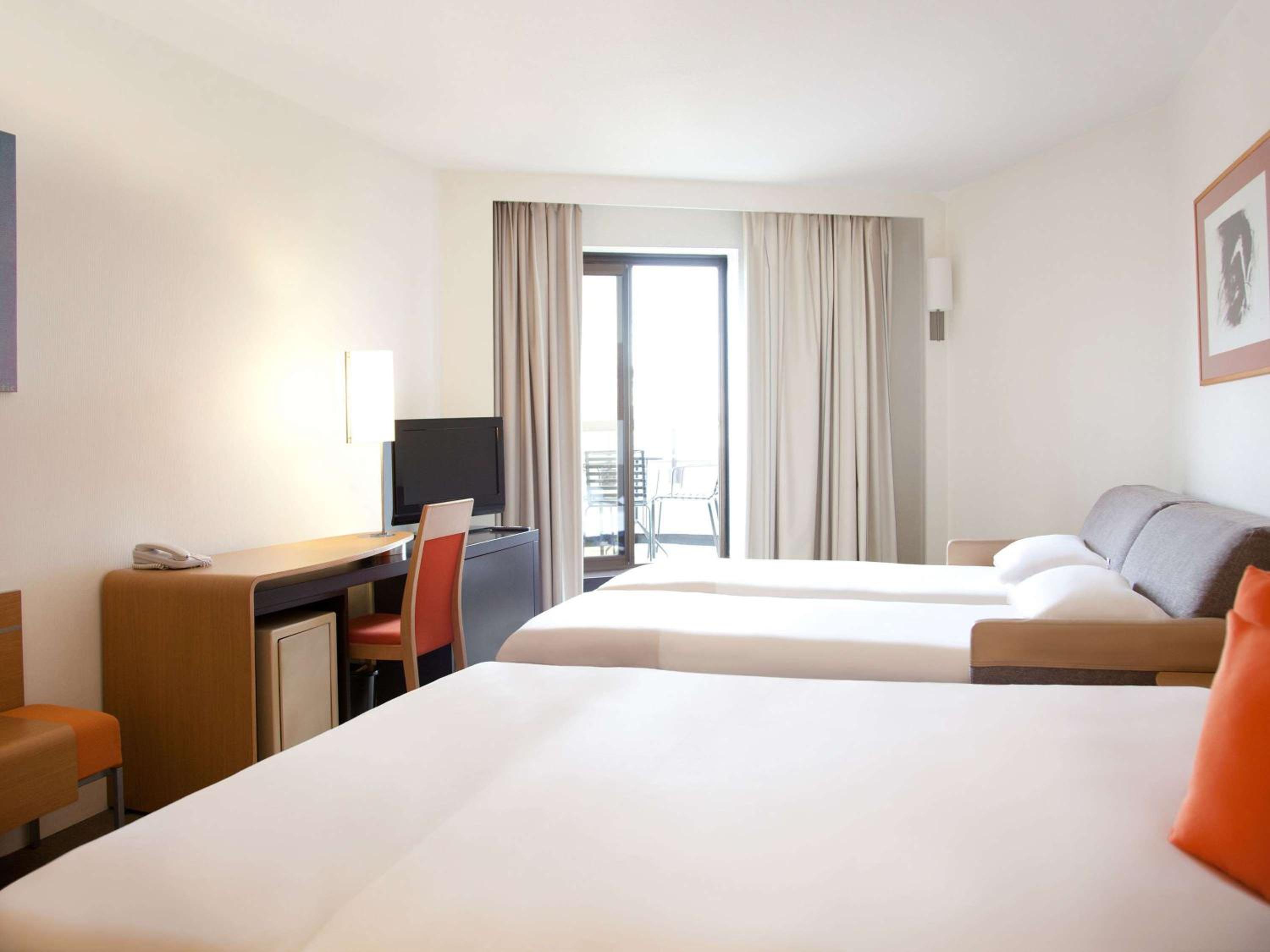 Standard Room with One Double Bed and One Double Sofa bed - Photo 2