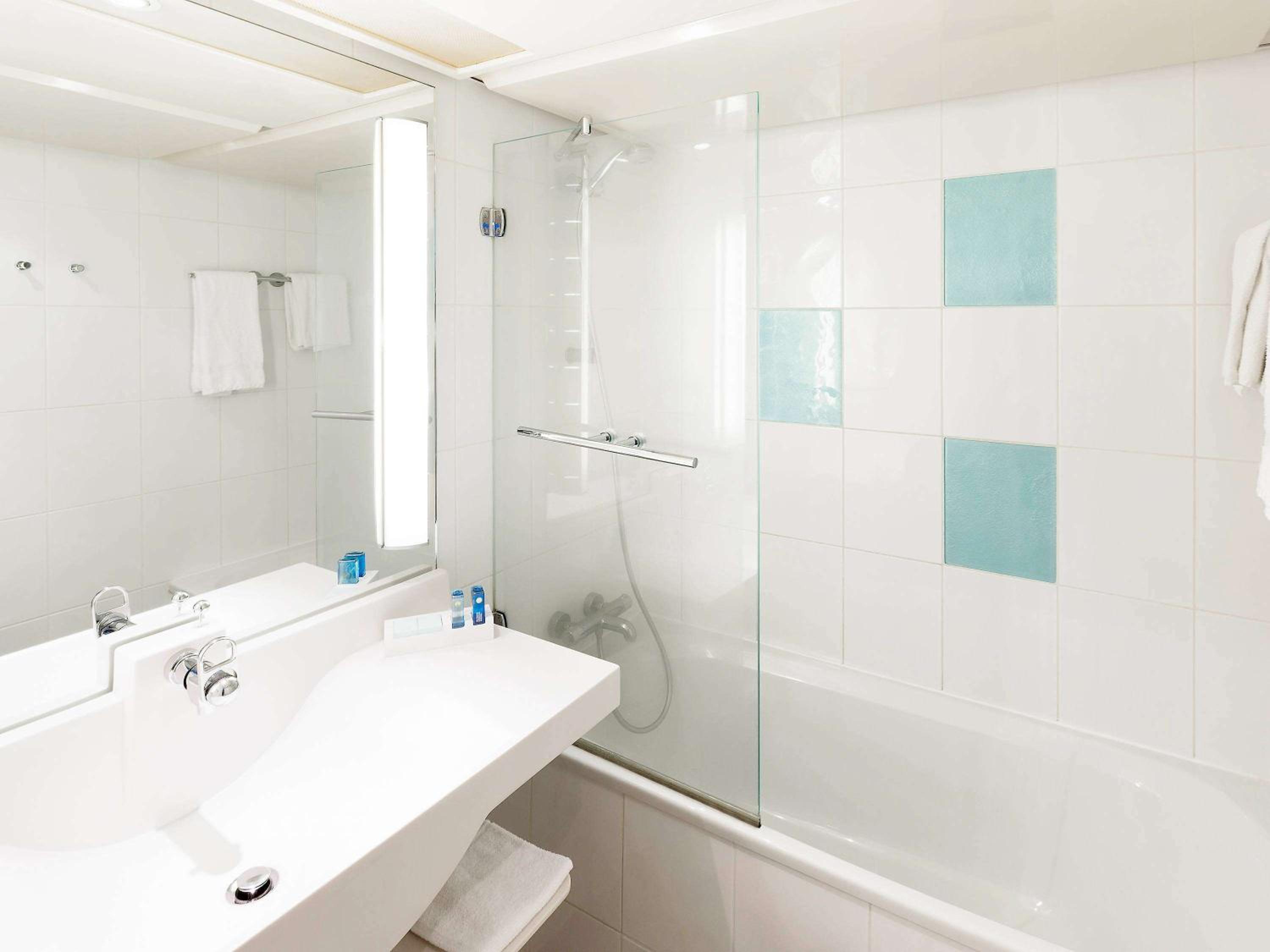 Standard Room with One Double Bed and One Double Sofa bed - Photo 11
