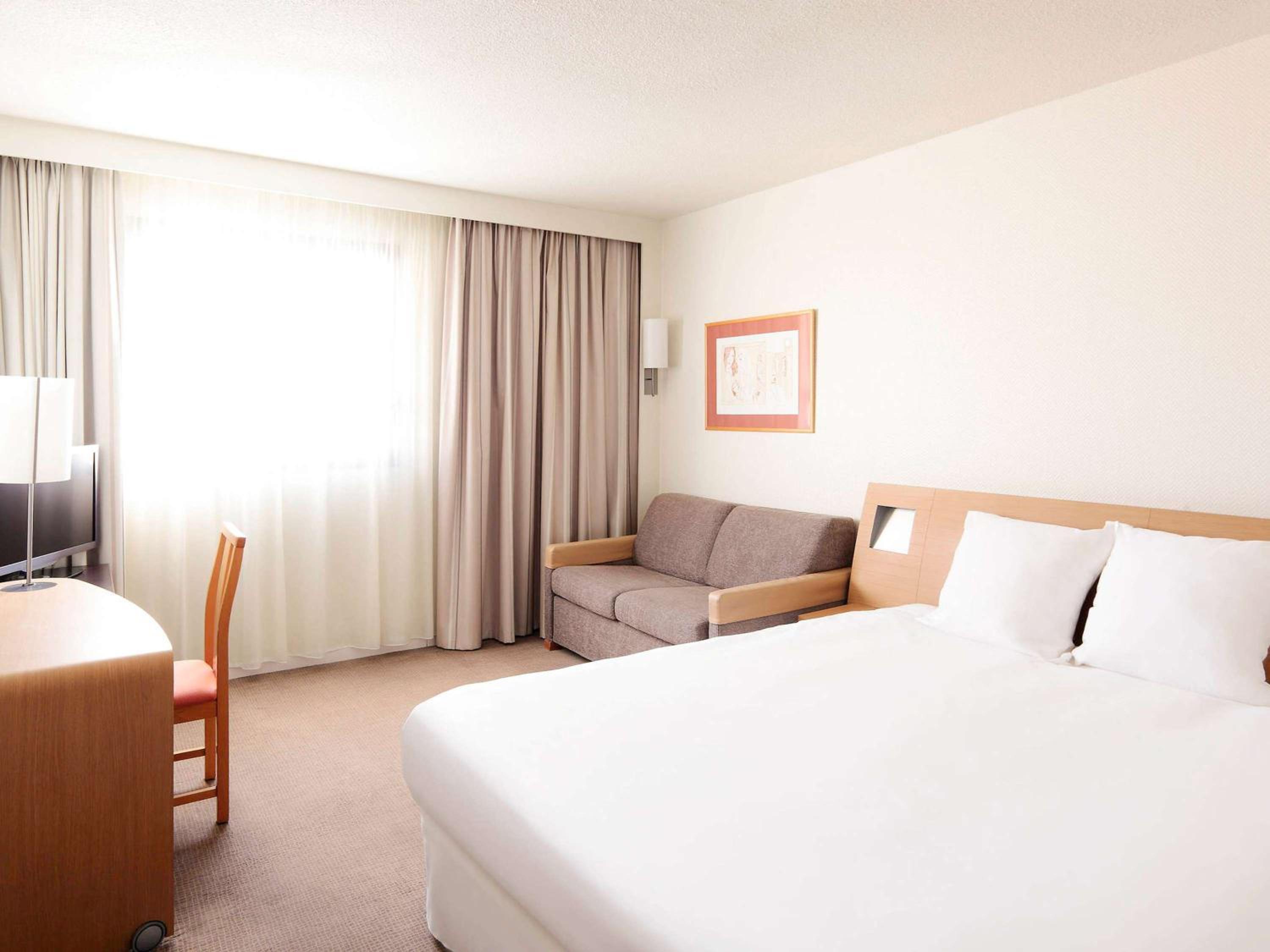 Standard Double Room - Photo 11