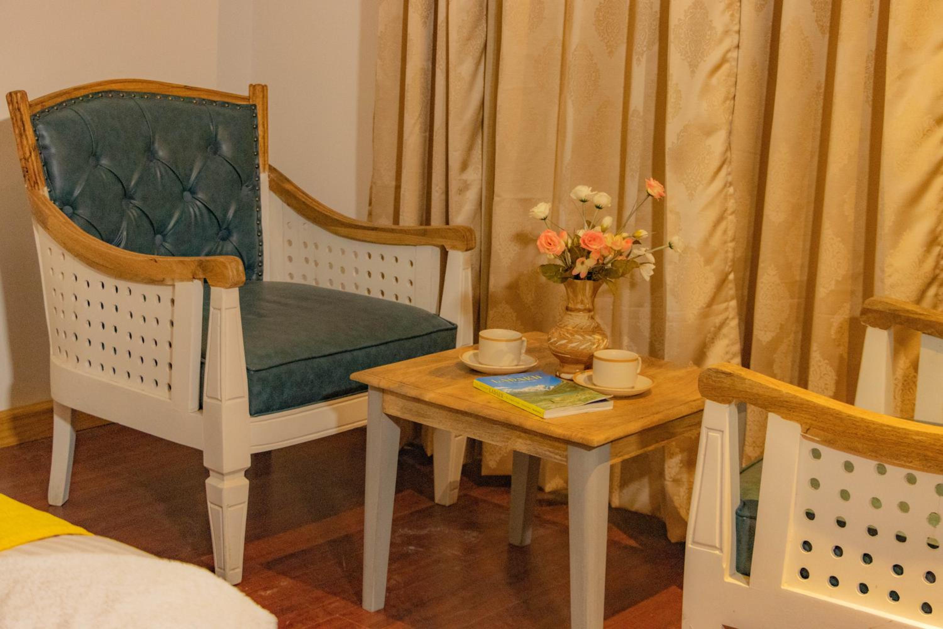Deluxe Double Room - Photo 11