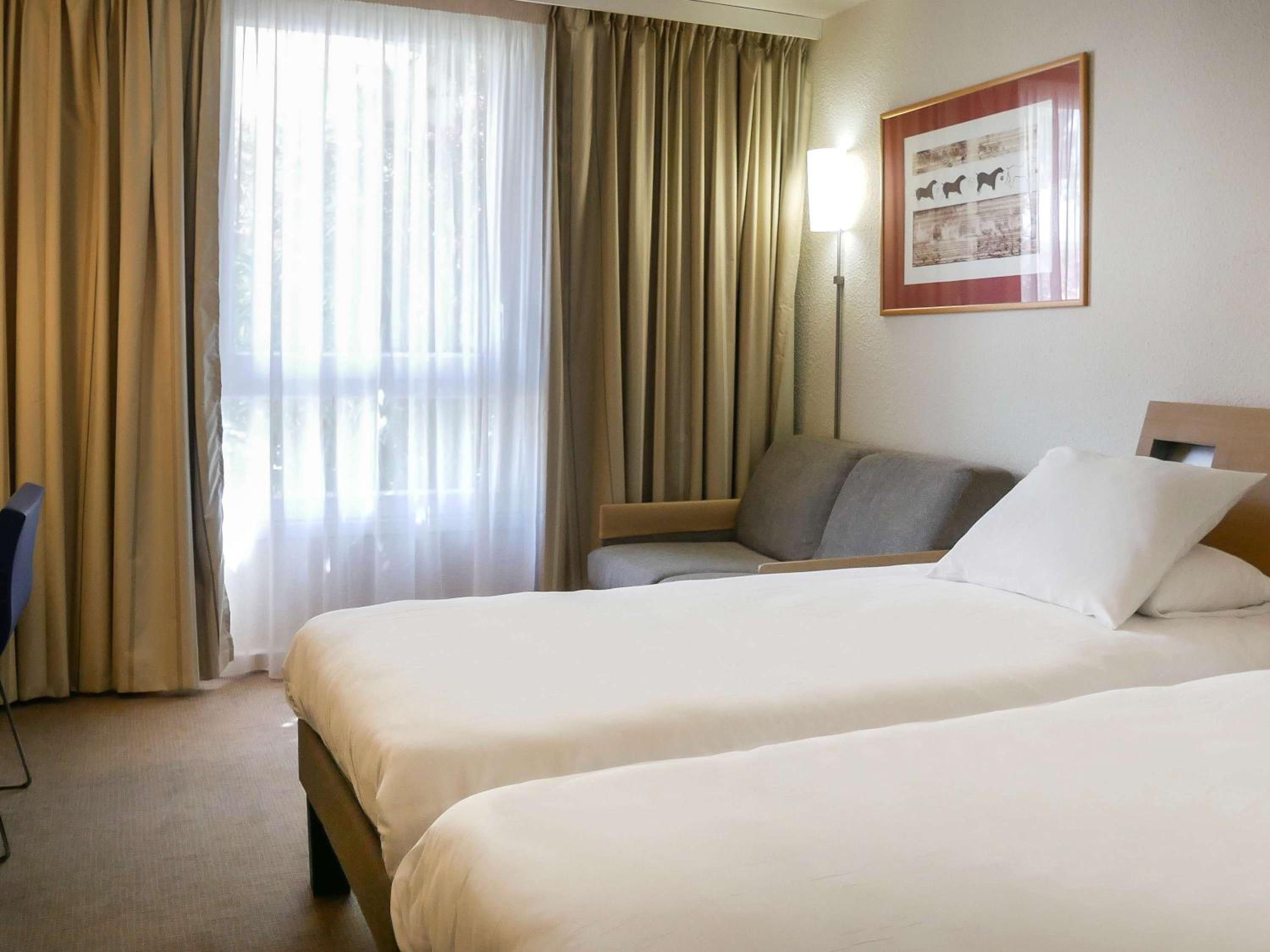 Standard Twin Room - Photo 1