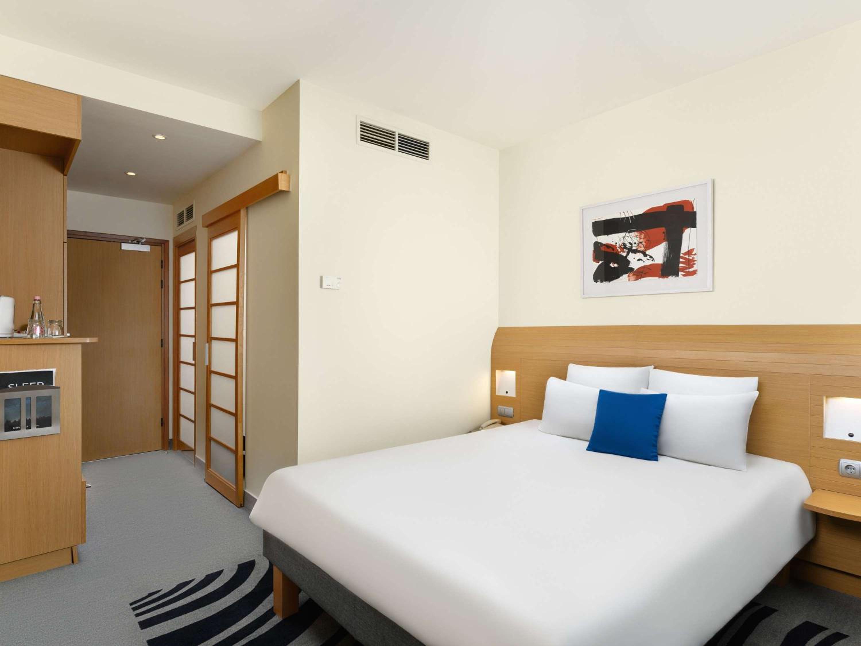 Superior Double Room thumbnail 6