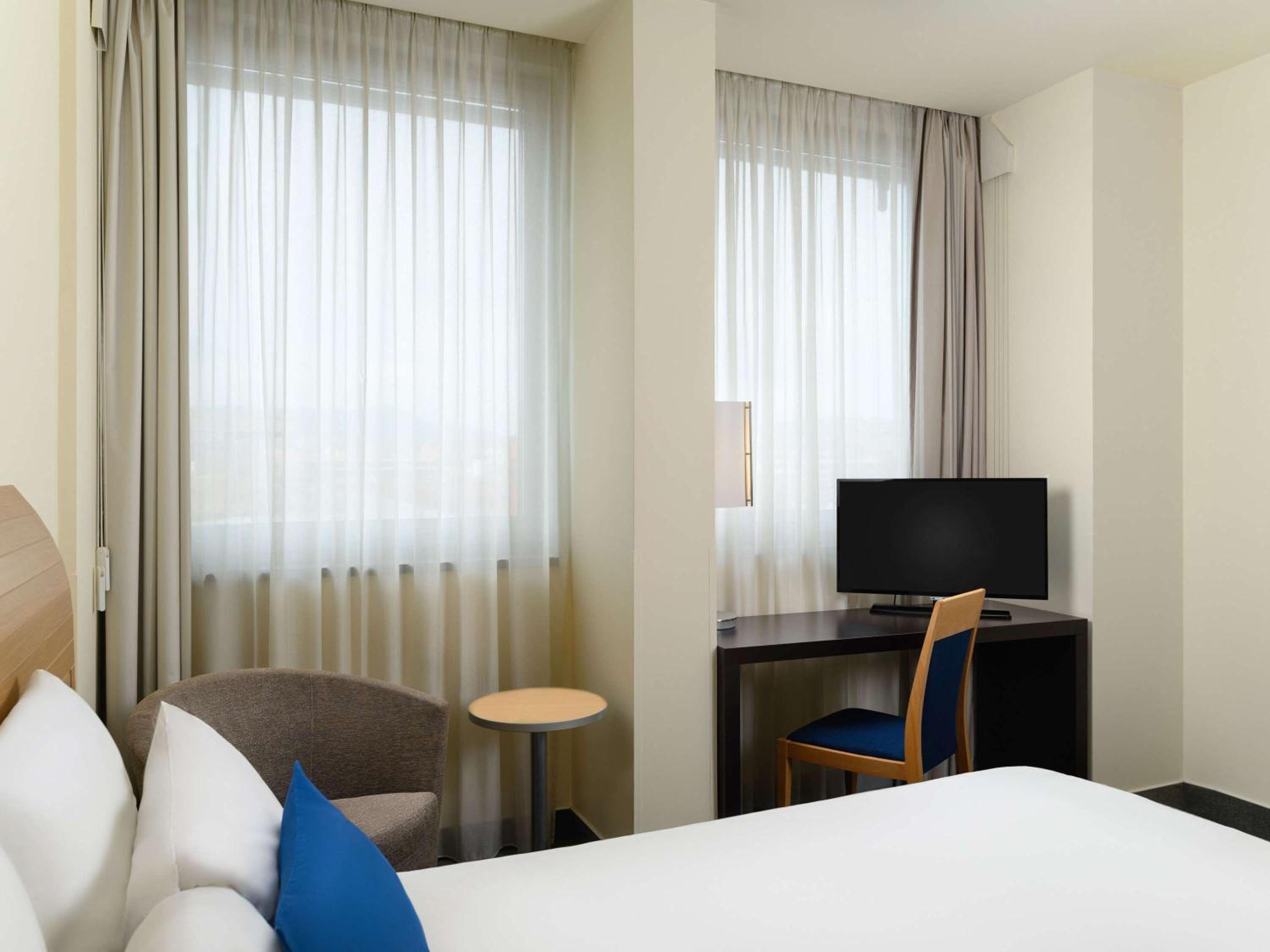 Superior Double Room thumbnail 5