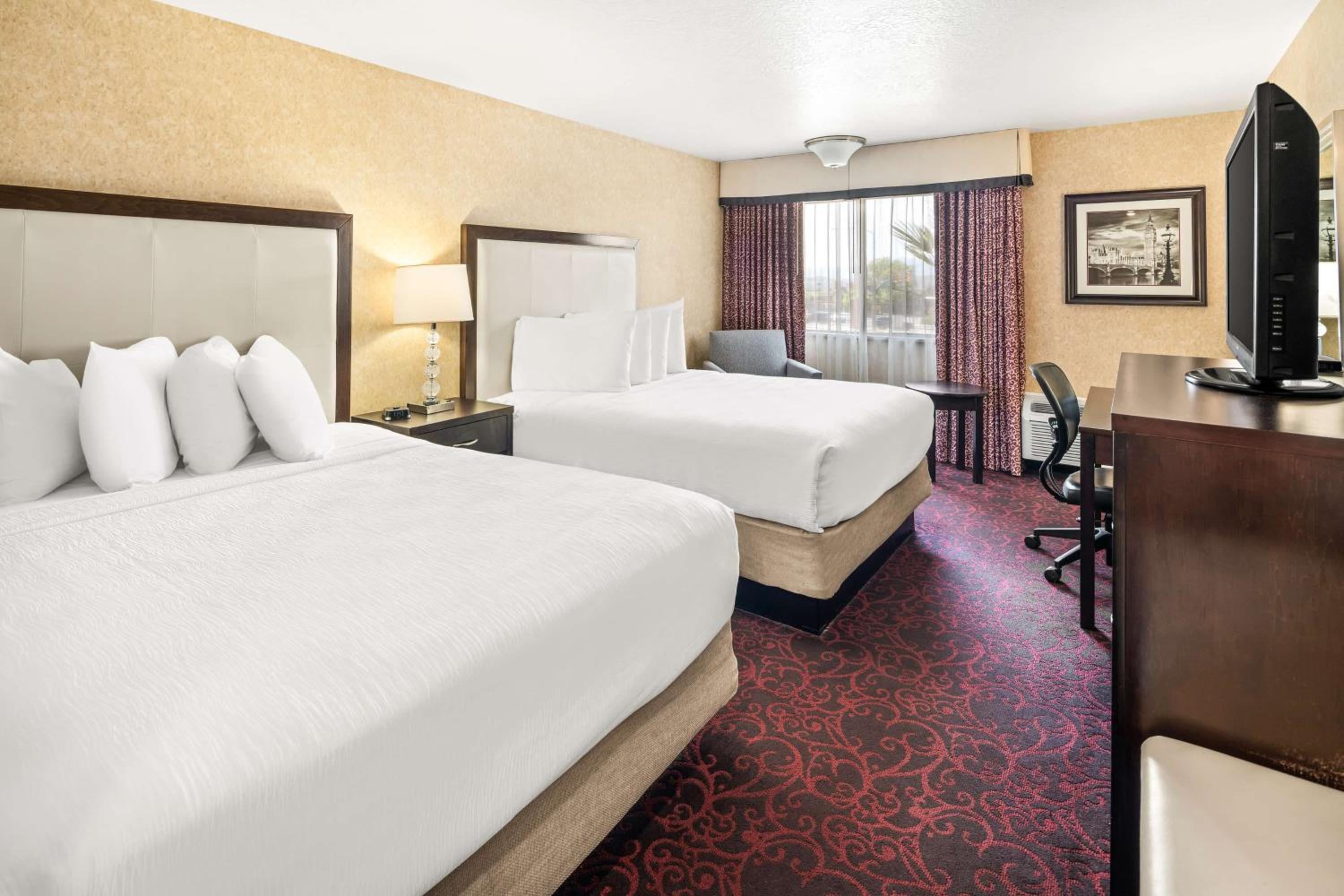 Queen Room with Two Queen Beds and Bath Tub - Disability Access/Non-Smoking  - Photo 2