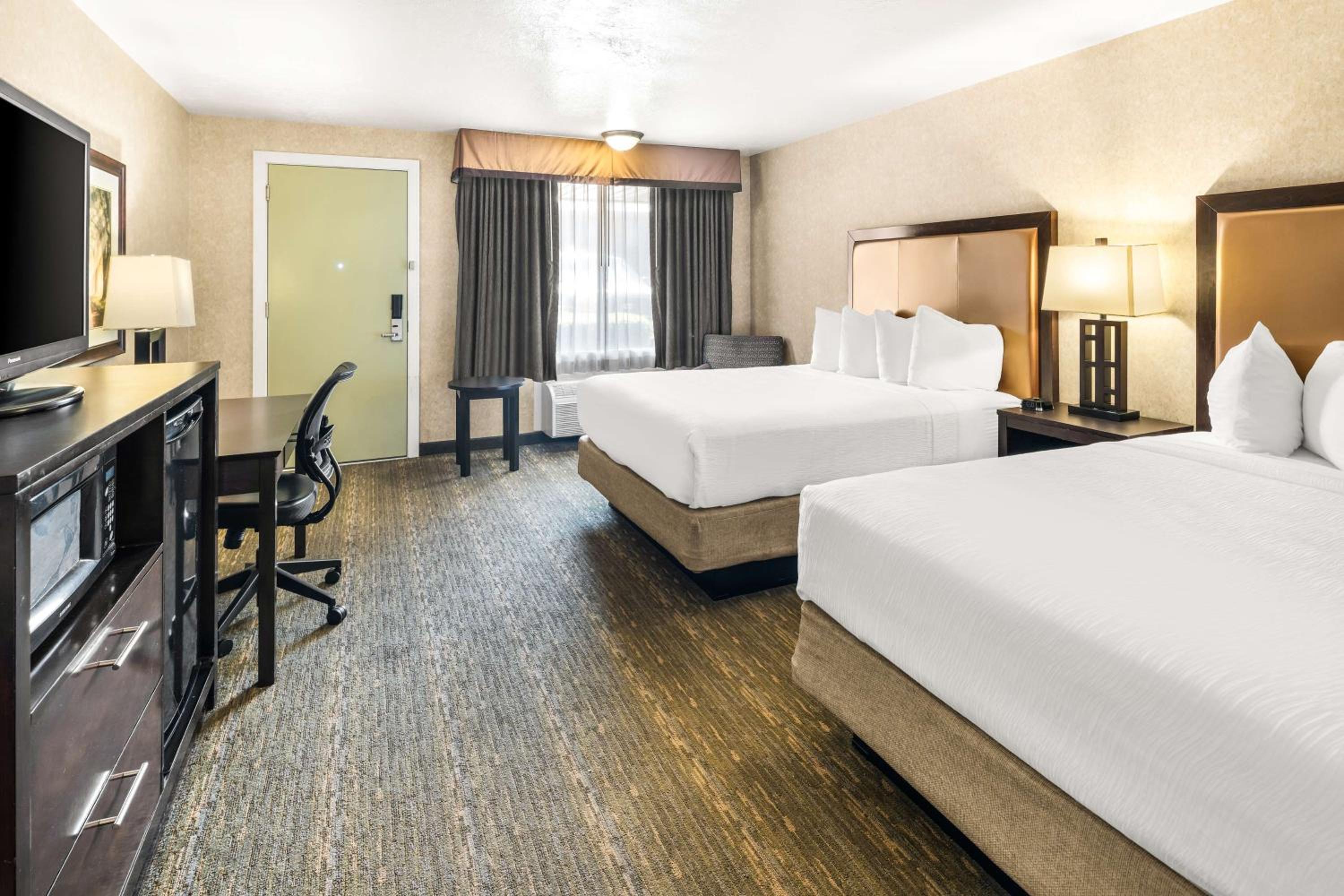 Queen Room with Two Queen Beds - Pet Friendly/Non-Smoking - Photo 1