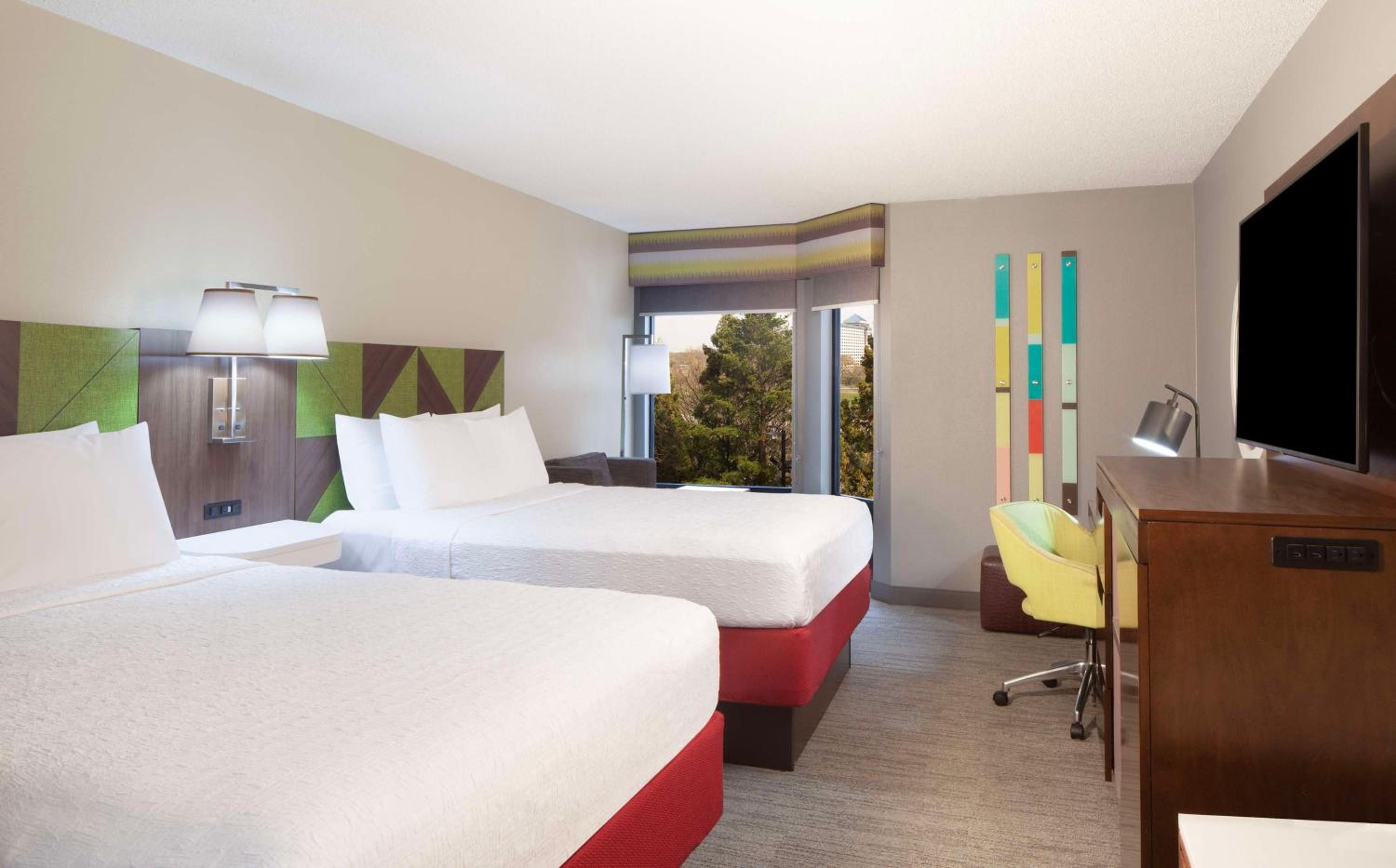 Room with Two Queen Beds - Non-Smoking - Photo 3