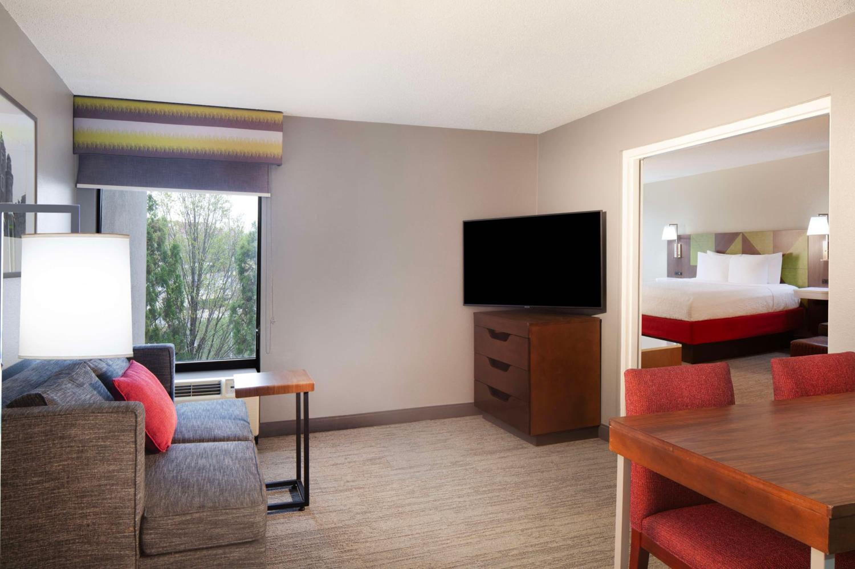 One-Bedroom King Suite with Sofa Bed - Non-Smoking - Photo 4