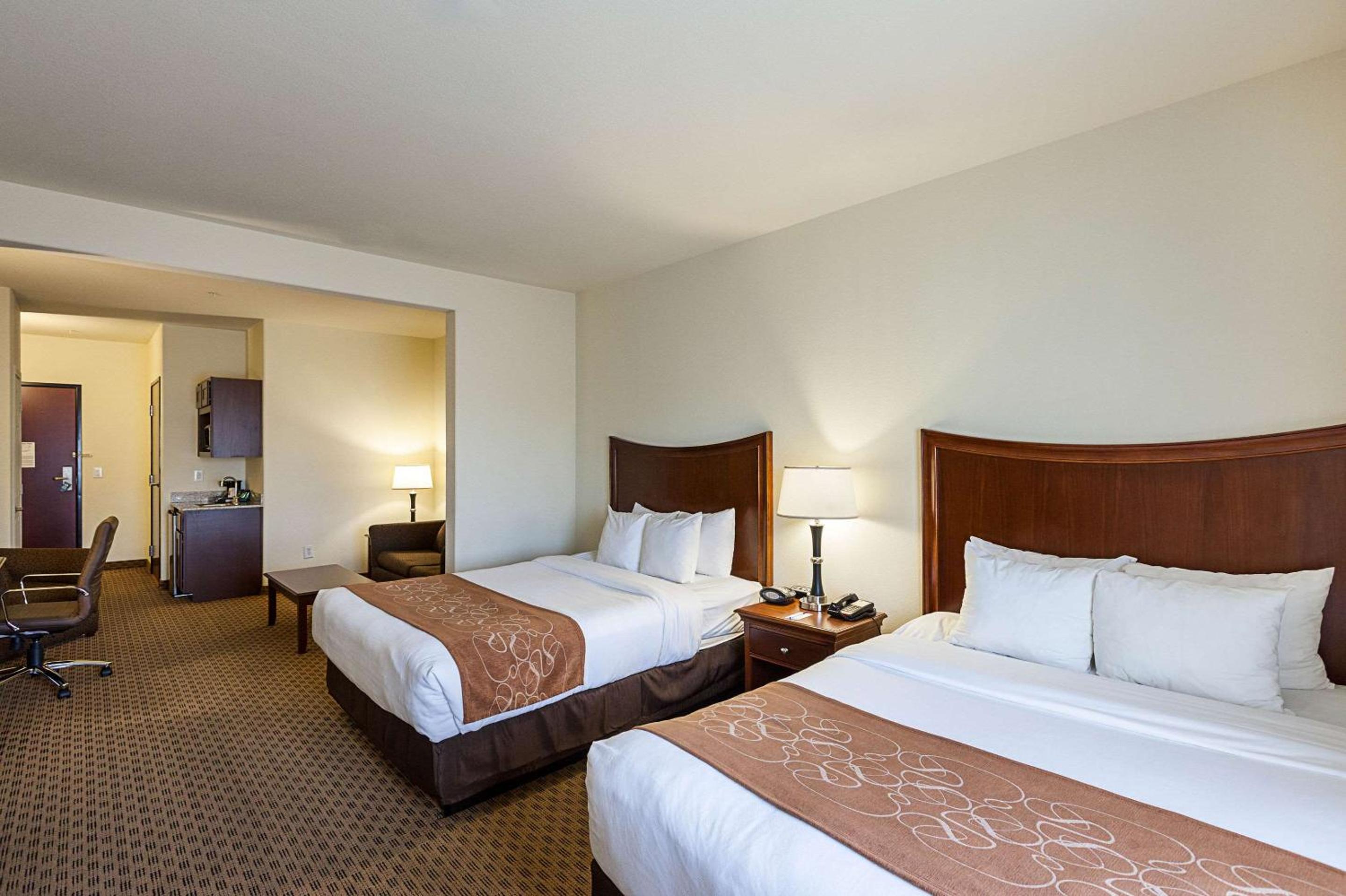 Suite with Two Queen Beds - Non-Smoking - Photo 4