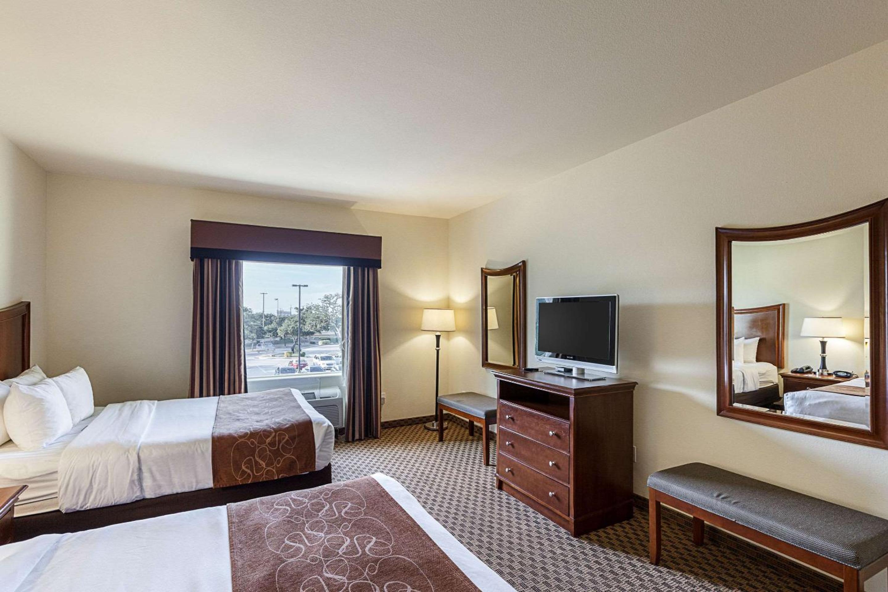 Suite with Two Queen Beds - Non-Smoking - Photo 5