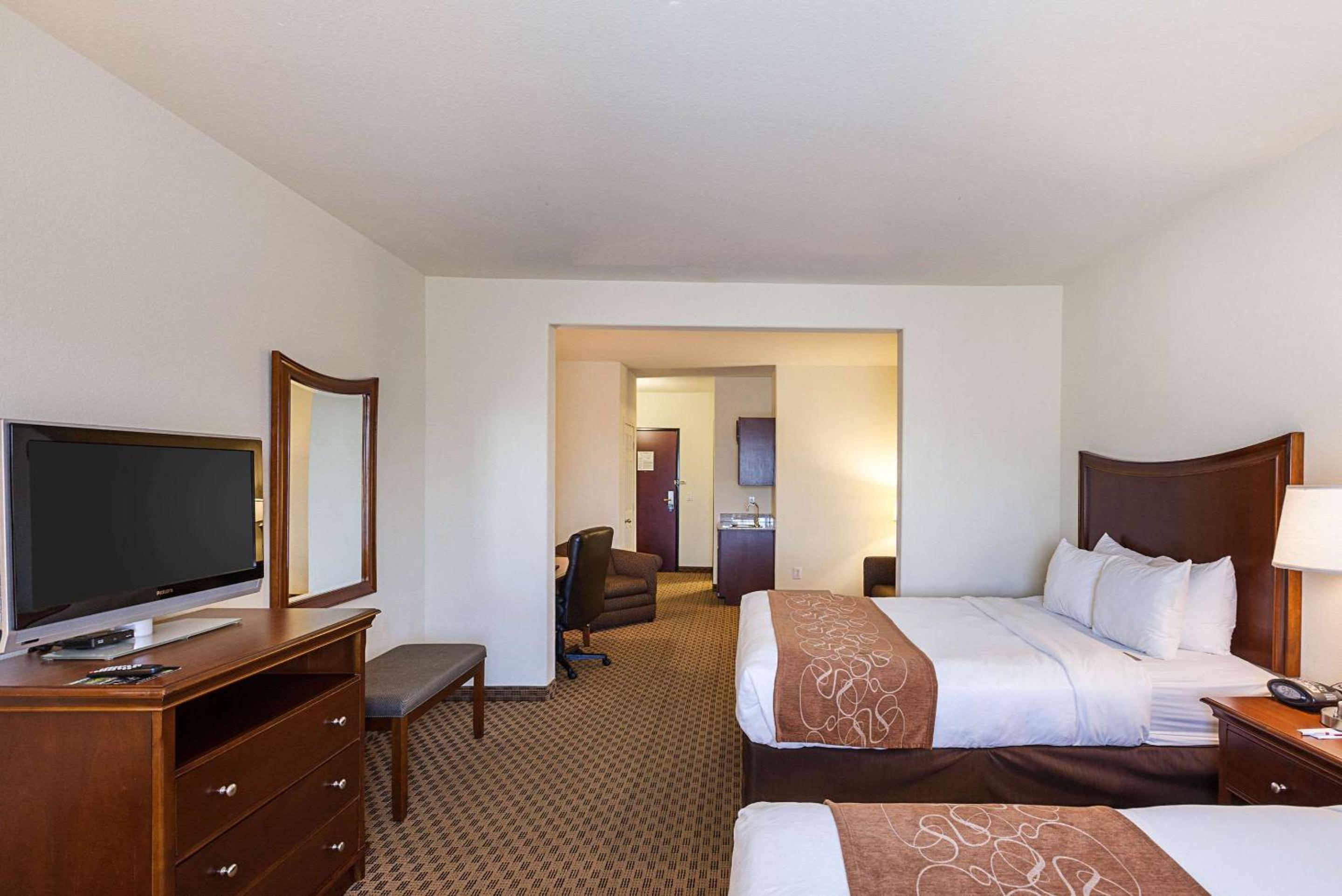 Suite with Two Queen Beds - Non-Smoking - Photo 2