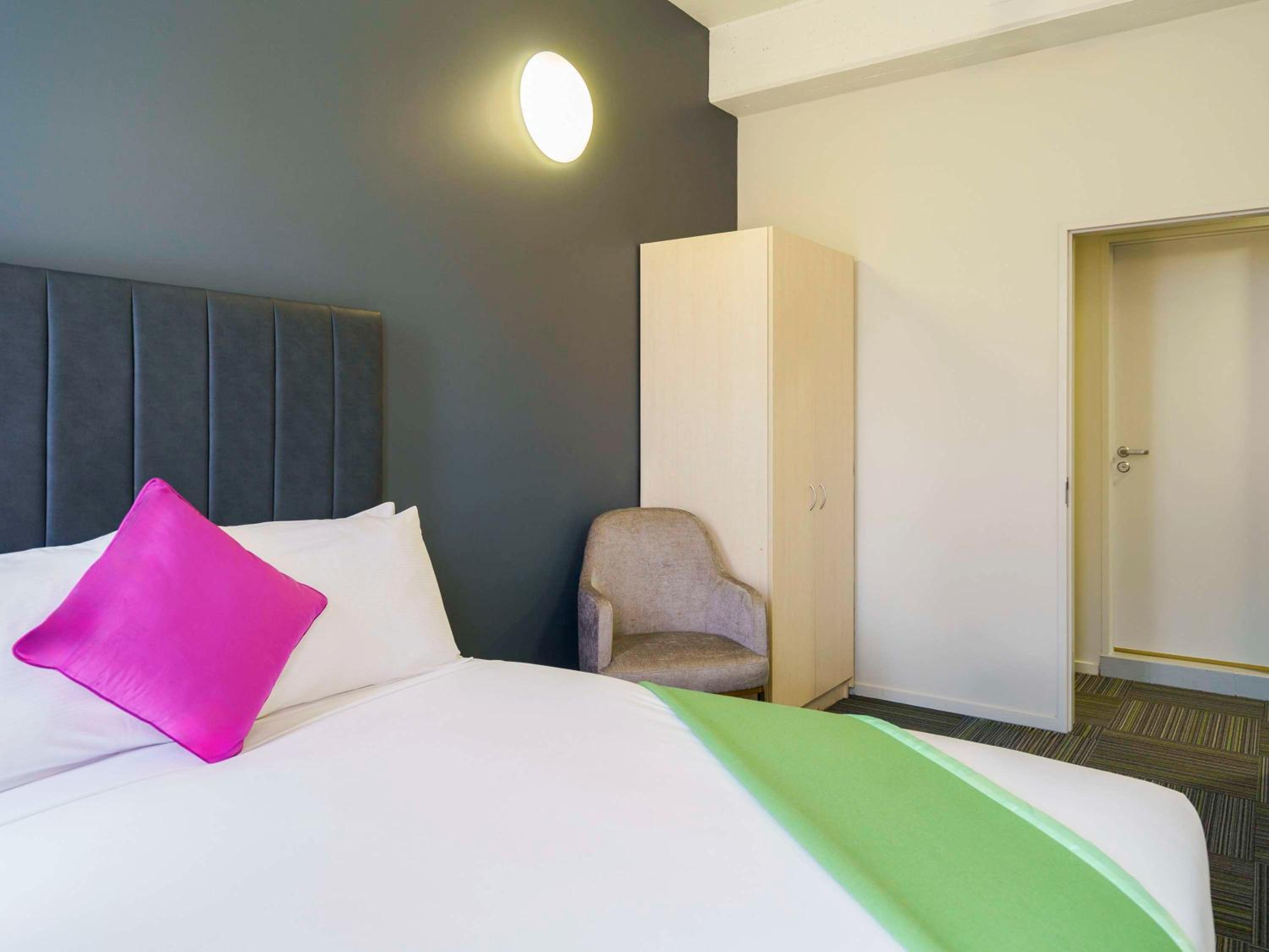 Apartment with Queen Bed - Photo 9