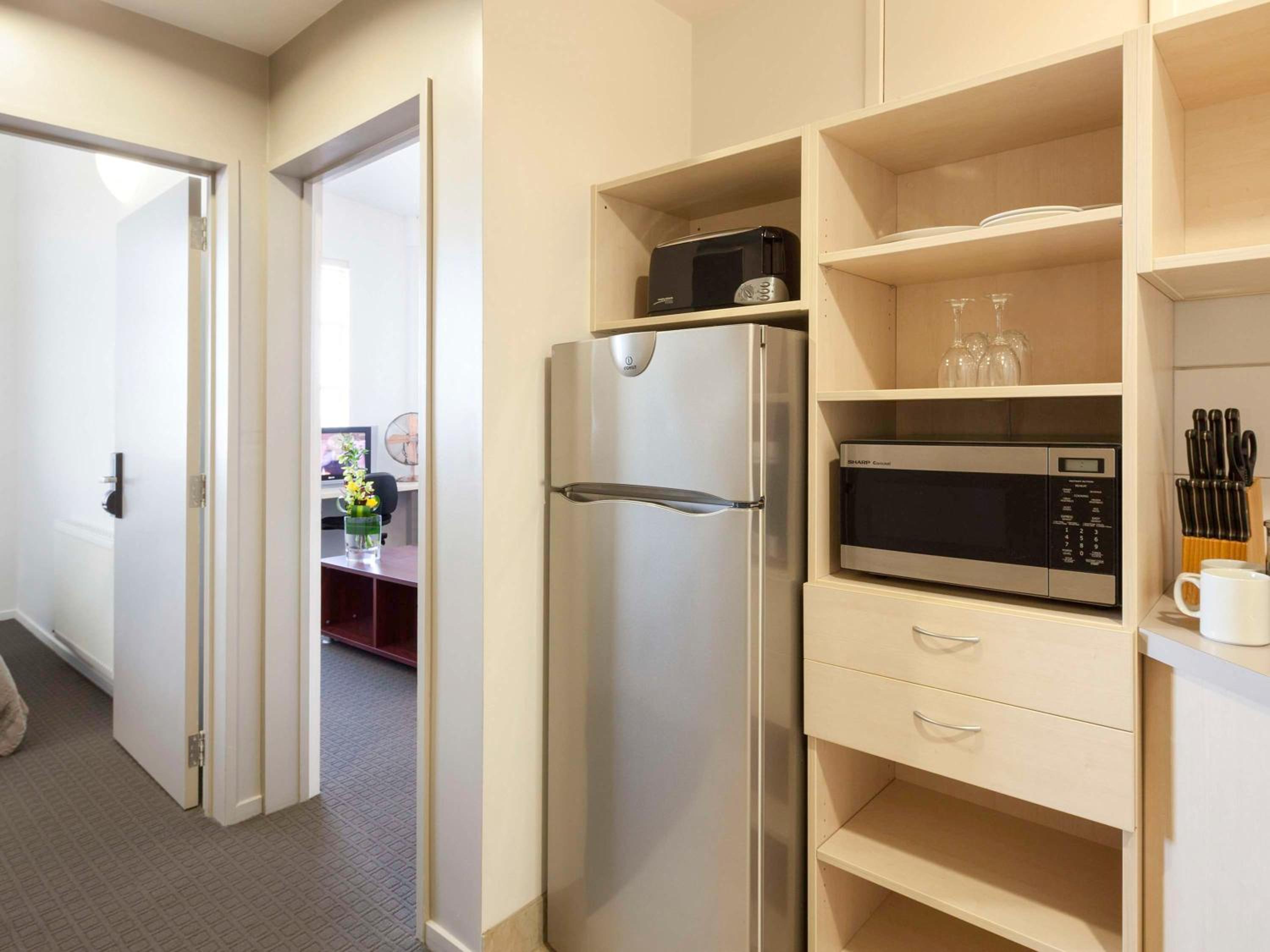 Two-Bedroom Apartment with Two Queen Beds - Photo 5