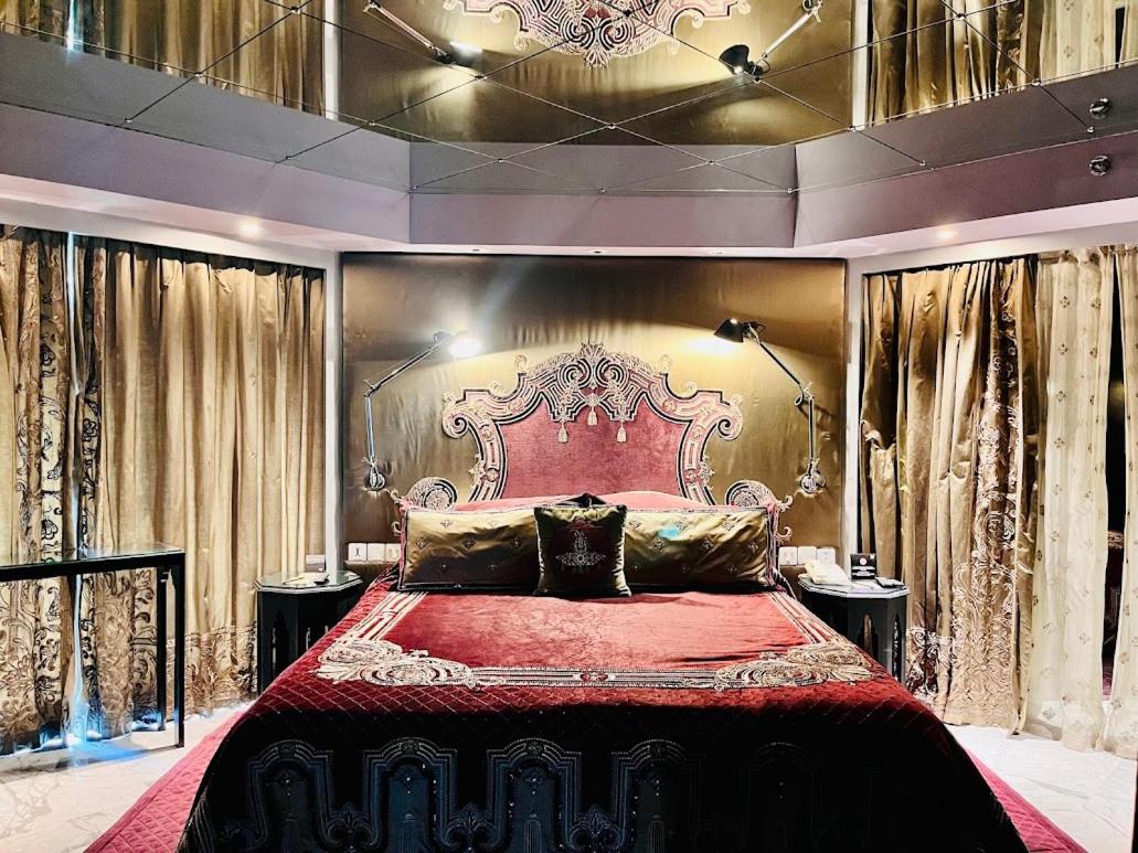 Suite (20% off on session of Spa ,15% Off on Laundry service ,Complimentary Welcome Drink on arrival) Suite (20% off on session of Spa ,15% Off on Laundry service ,Complimentary Welcome Drink on arrival)