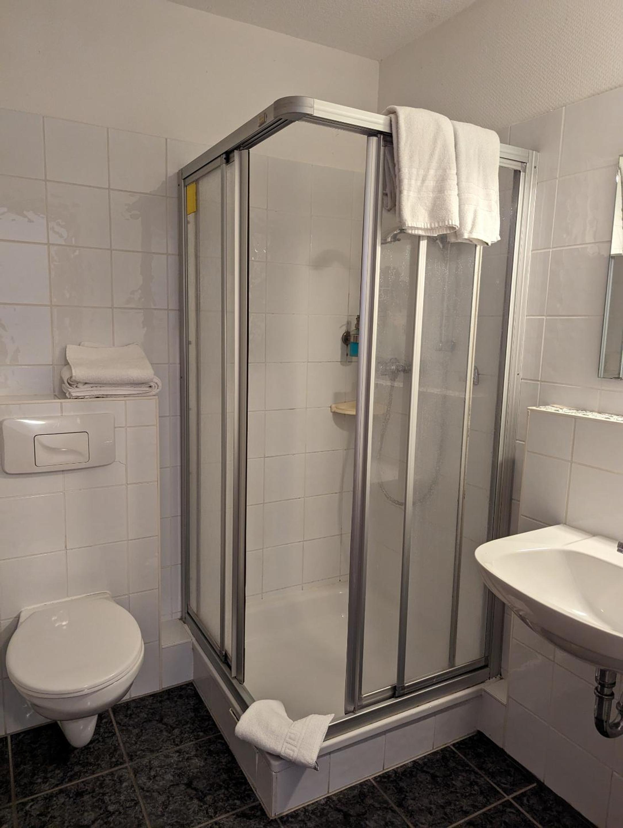 Triple Room with Private Bathroom - Photo 2