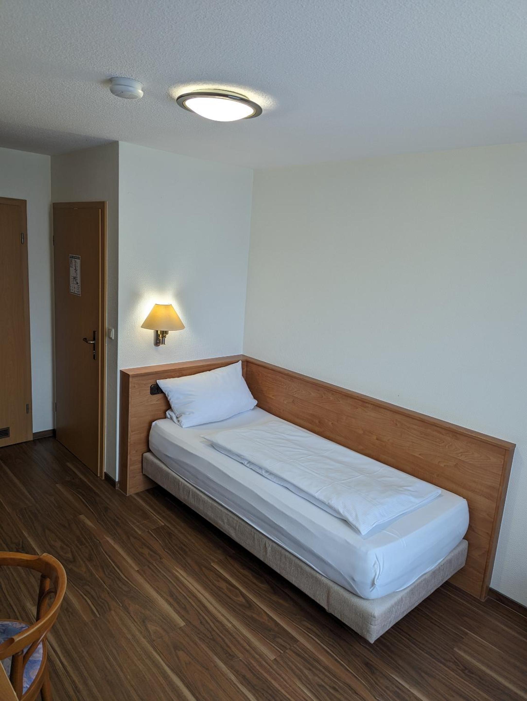 Triple Room with Private Bathroom - Photo 3