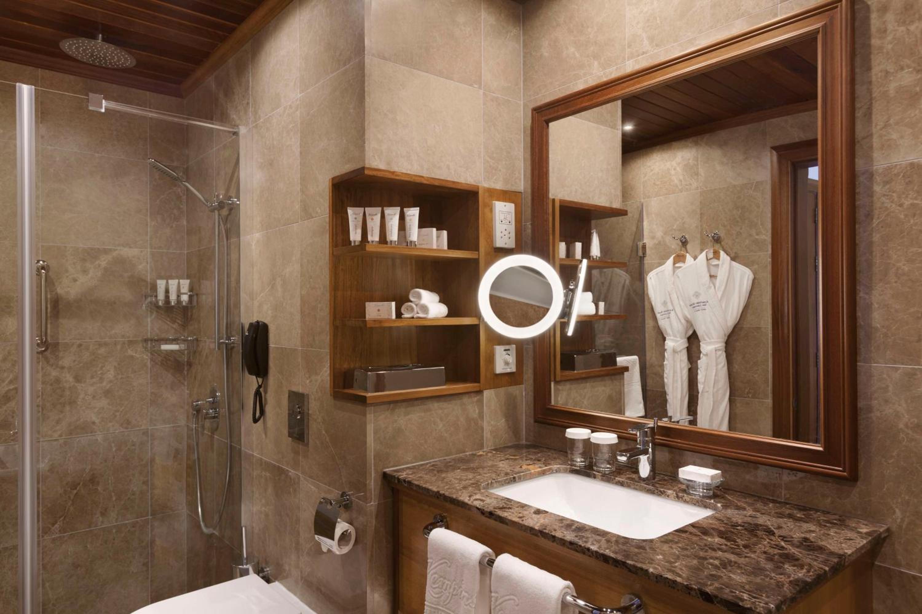 Deluxe Suite - Photo 5