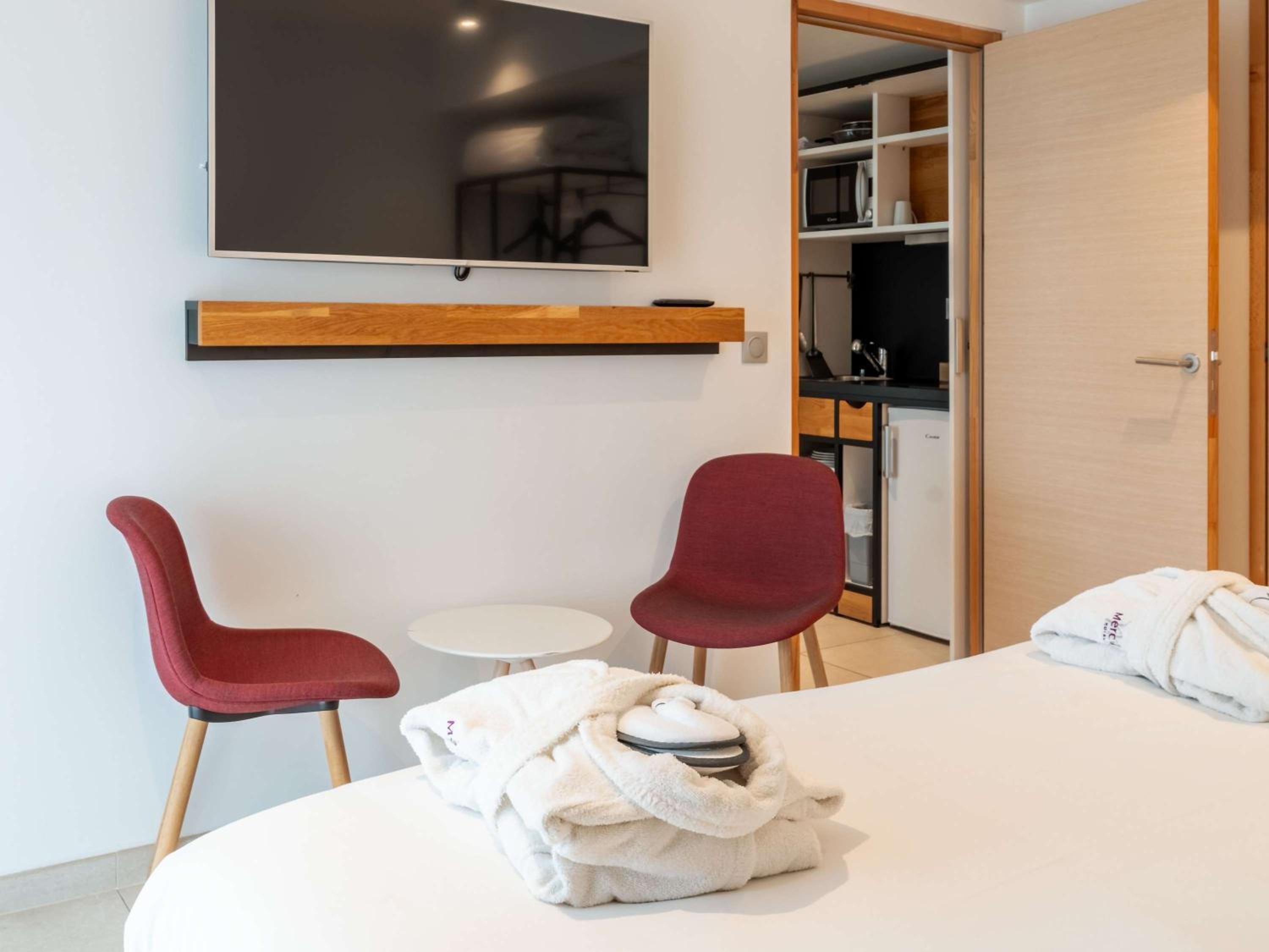 Double Suite with Balcony and One Double Sofa Bed thumbnail 6
