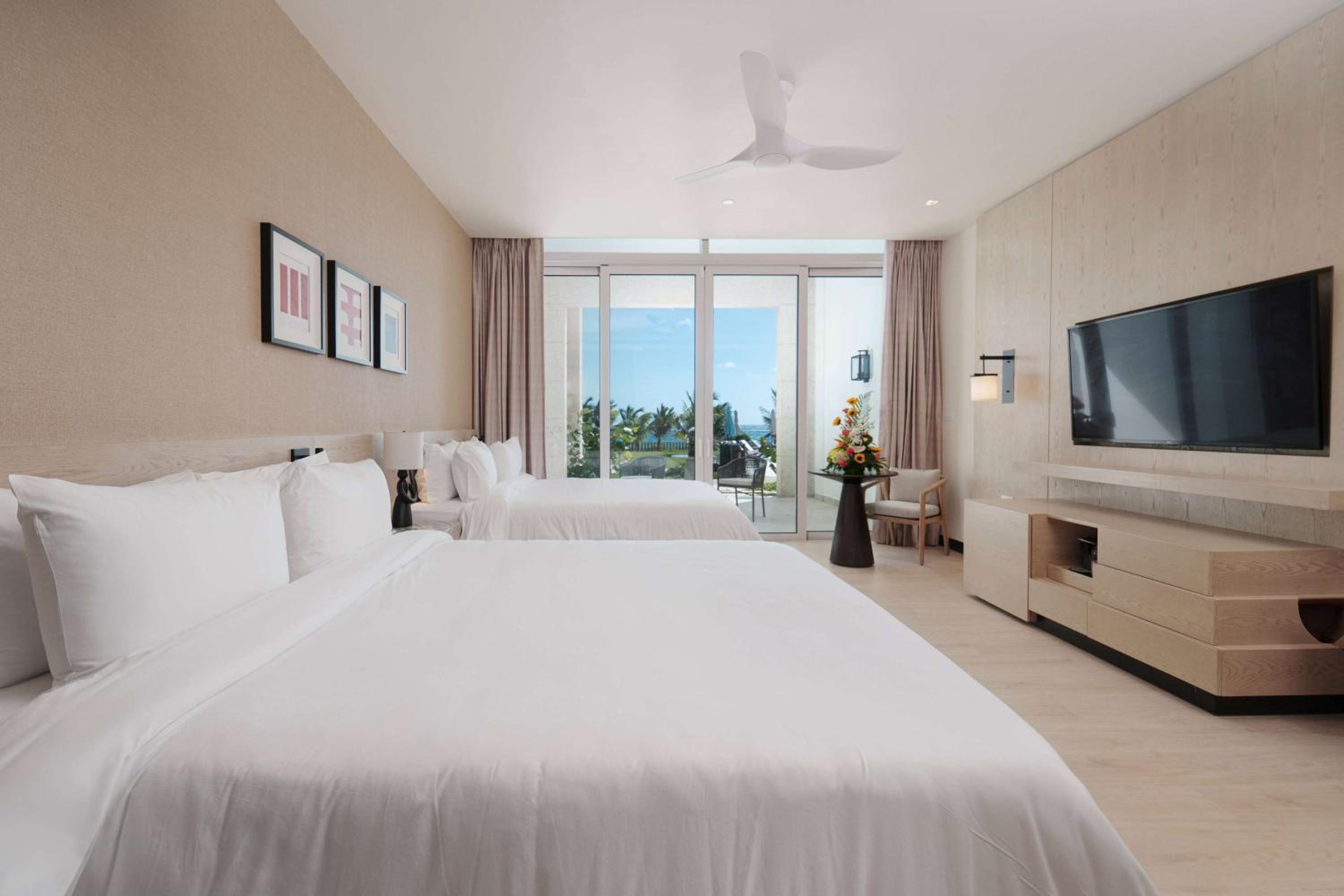 Deluxe Queen Room with Resort View