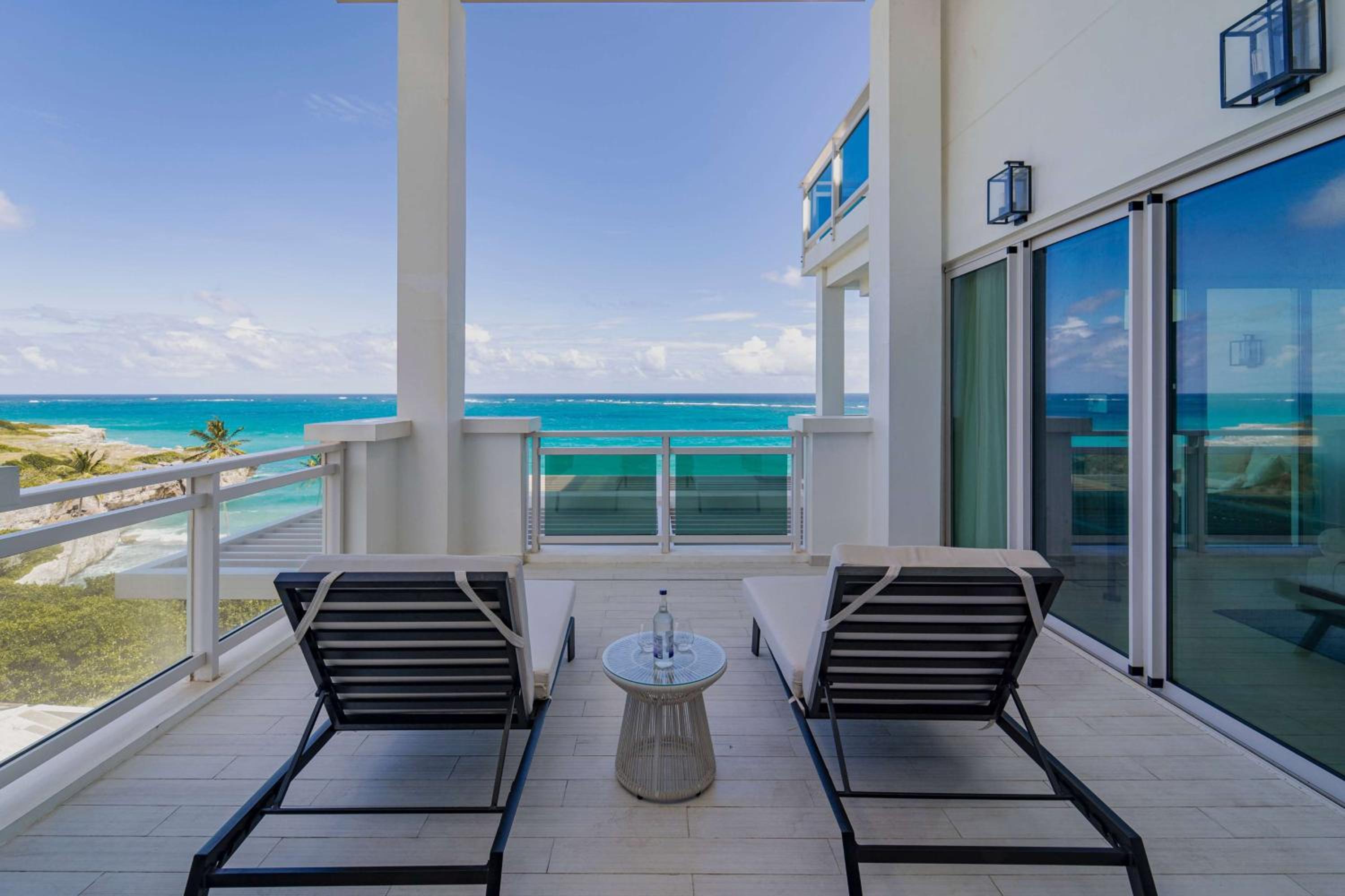 Zephyr One-Bedroom Suite with Two Balconies thumbnail 5