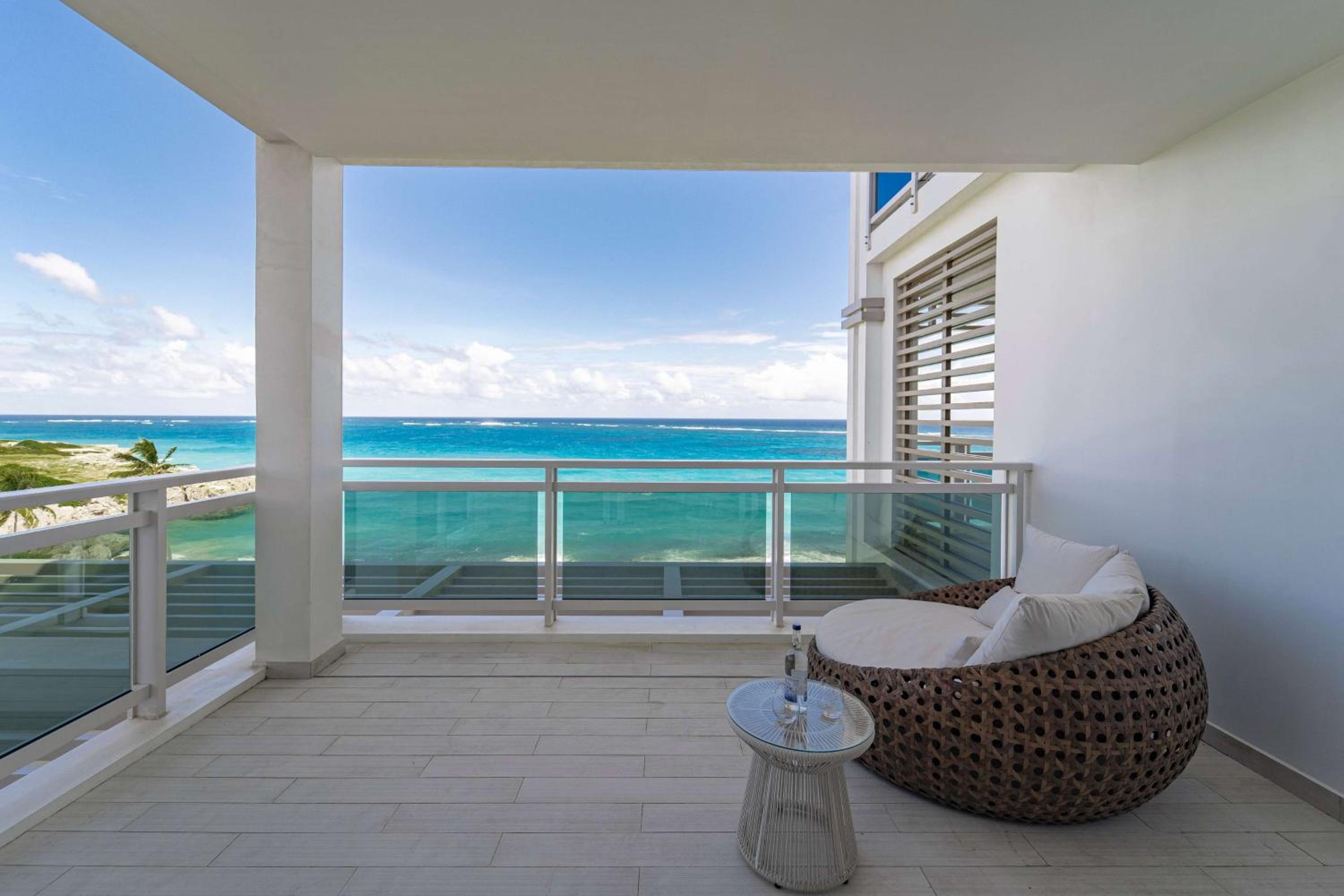 Zephyr One-Bedroom Suite with Two Balconies thumbnail 6