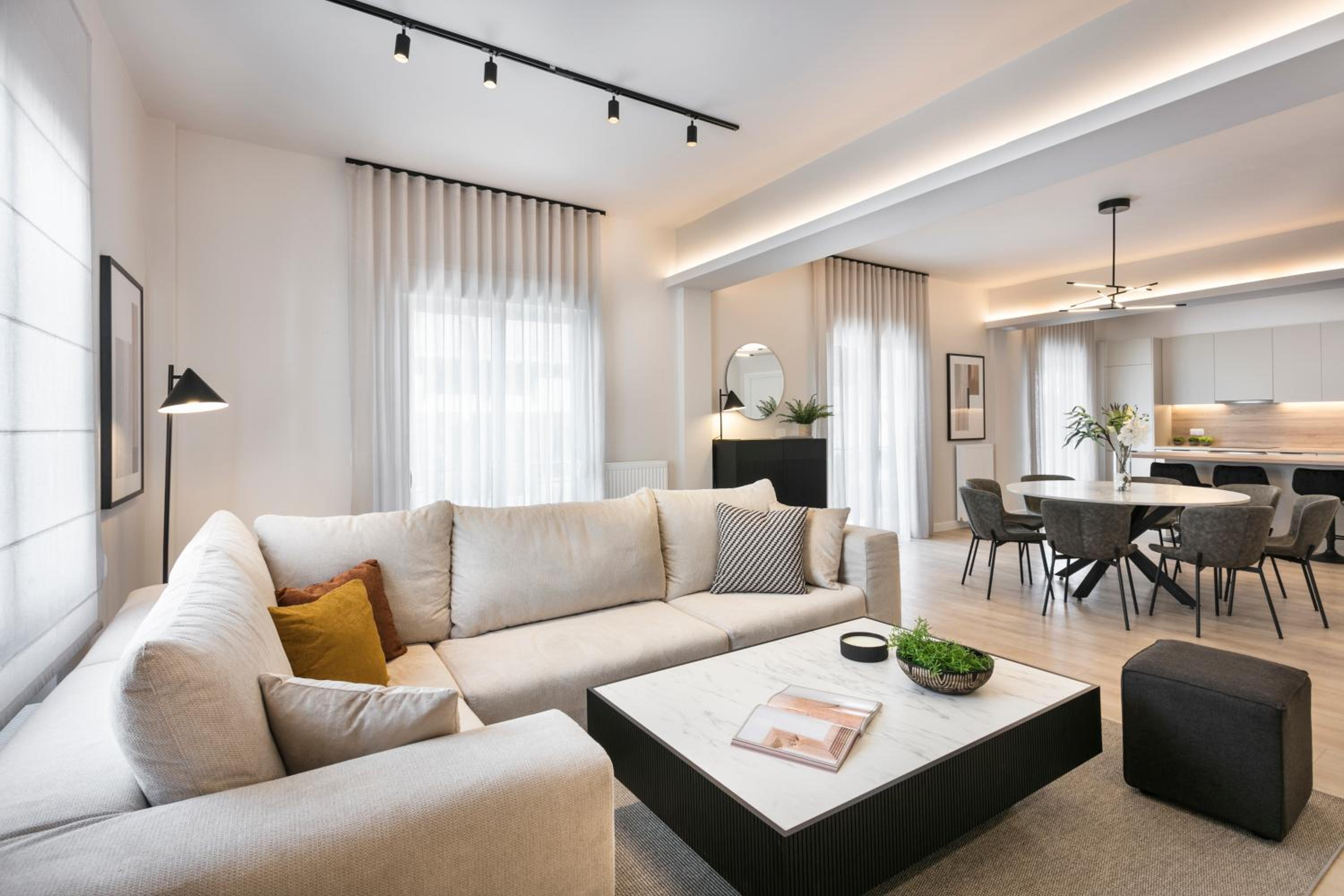 Four-Bedroom Luxury Apartment photo 1