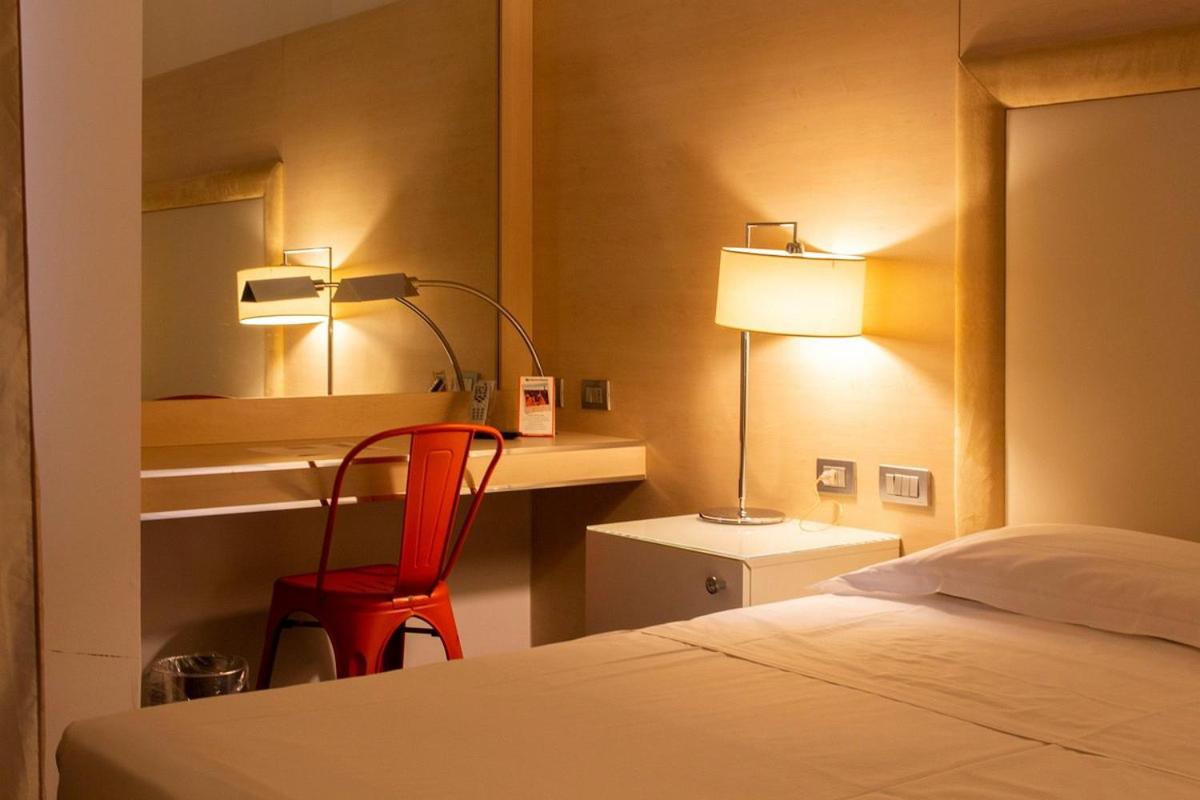 Standard Double Room - Photo 3