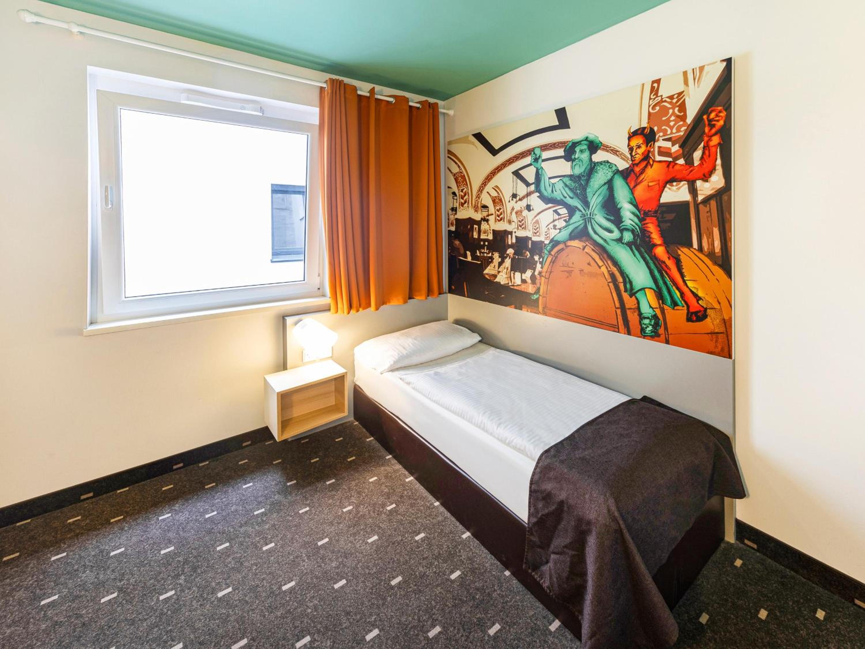 Single Room thumbnail 5