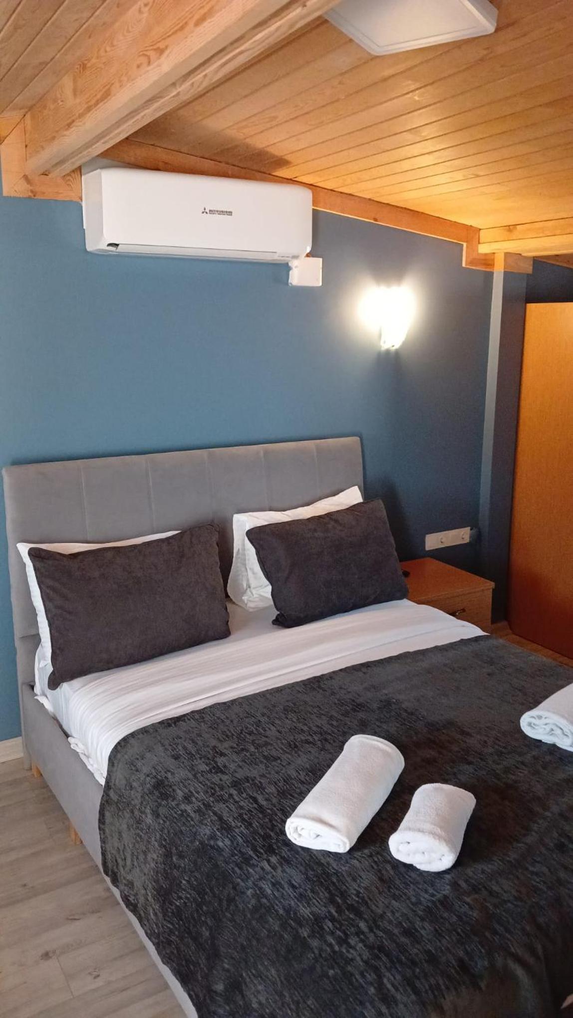 Large Double Room photo 3