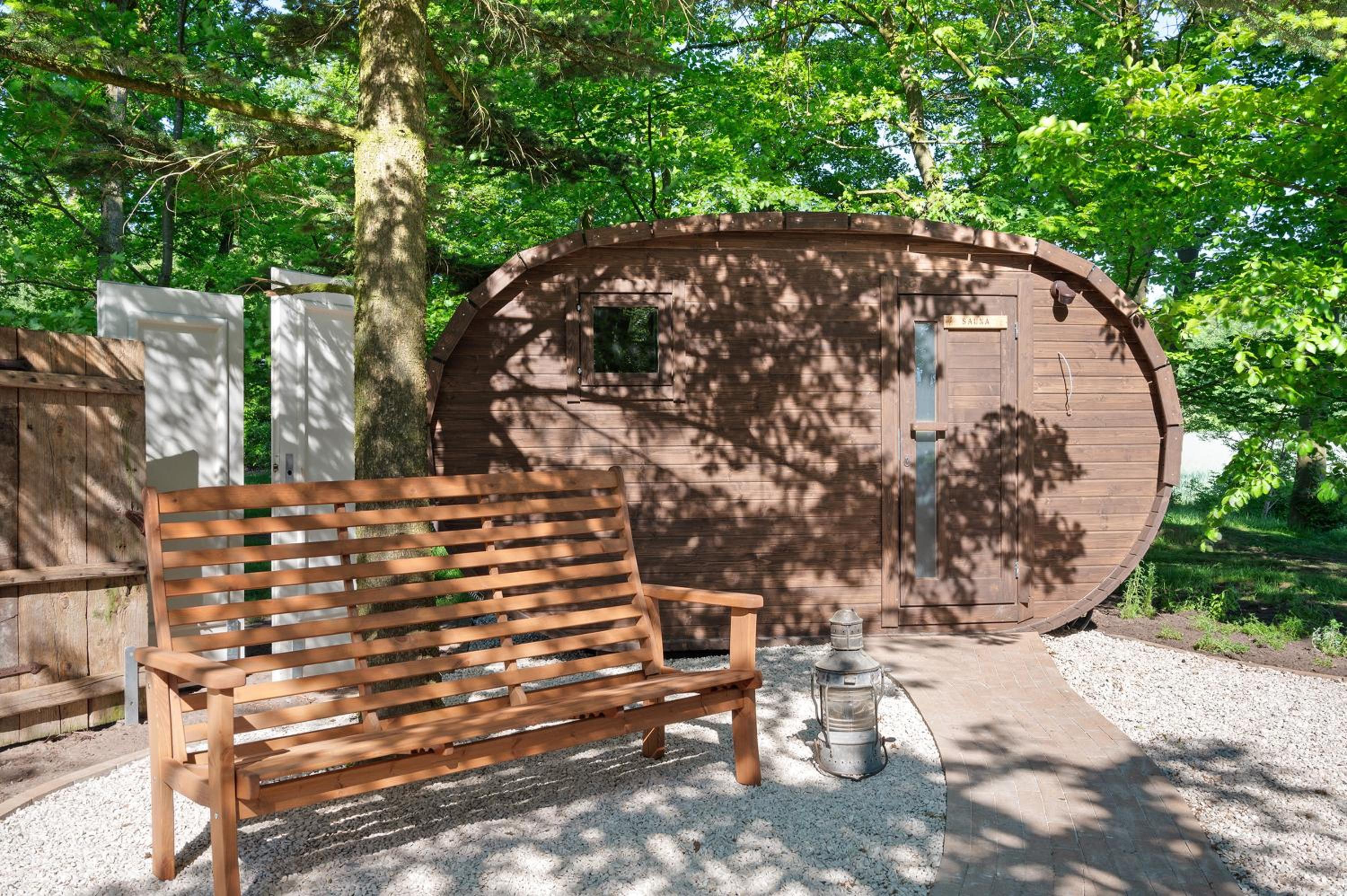 Two-Bedroom Deluxe Apartment with Garden View photo 3
