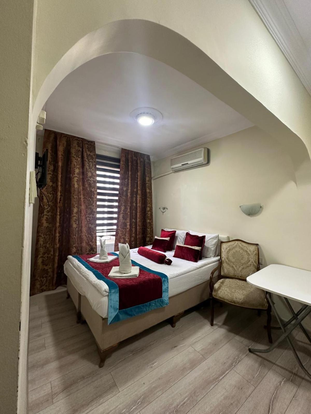 Deluxe Double Room with Extra Bed photo 1