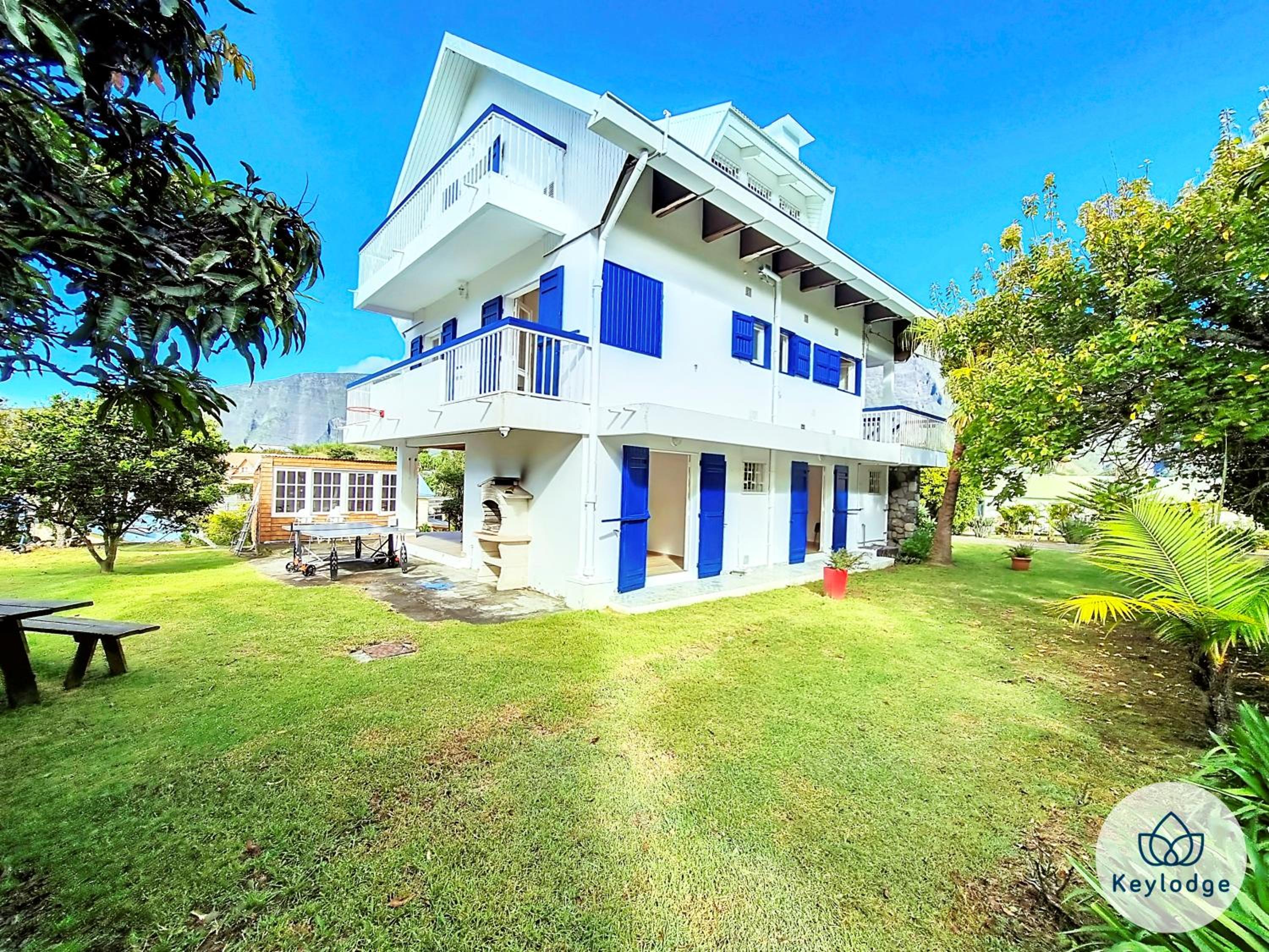 Villa photo 2
