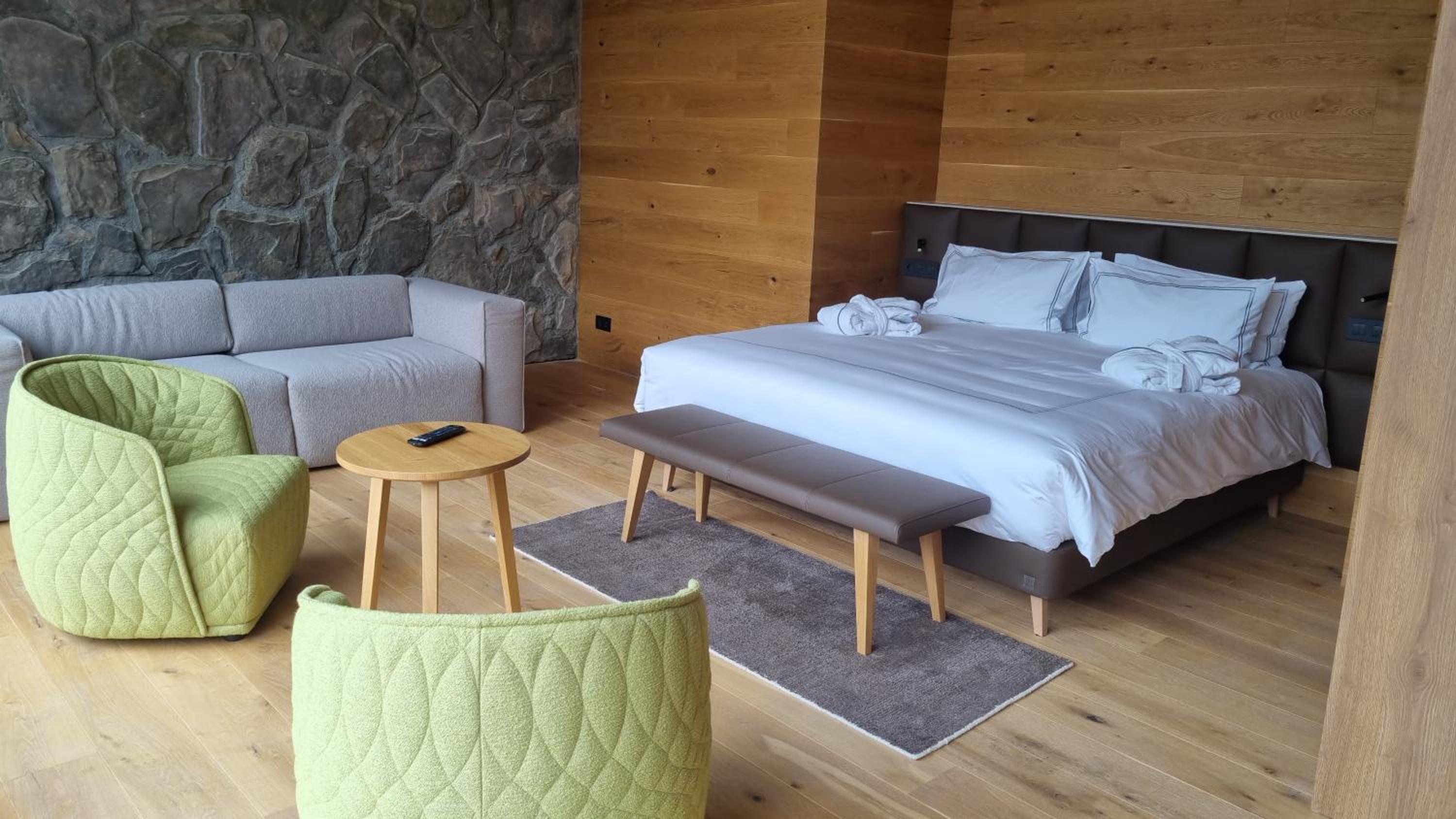 Three-Bedroom Penthouse Apartment With Mountain View