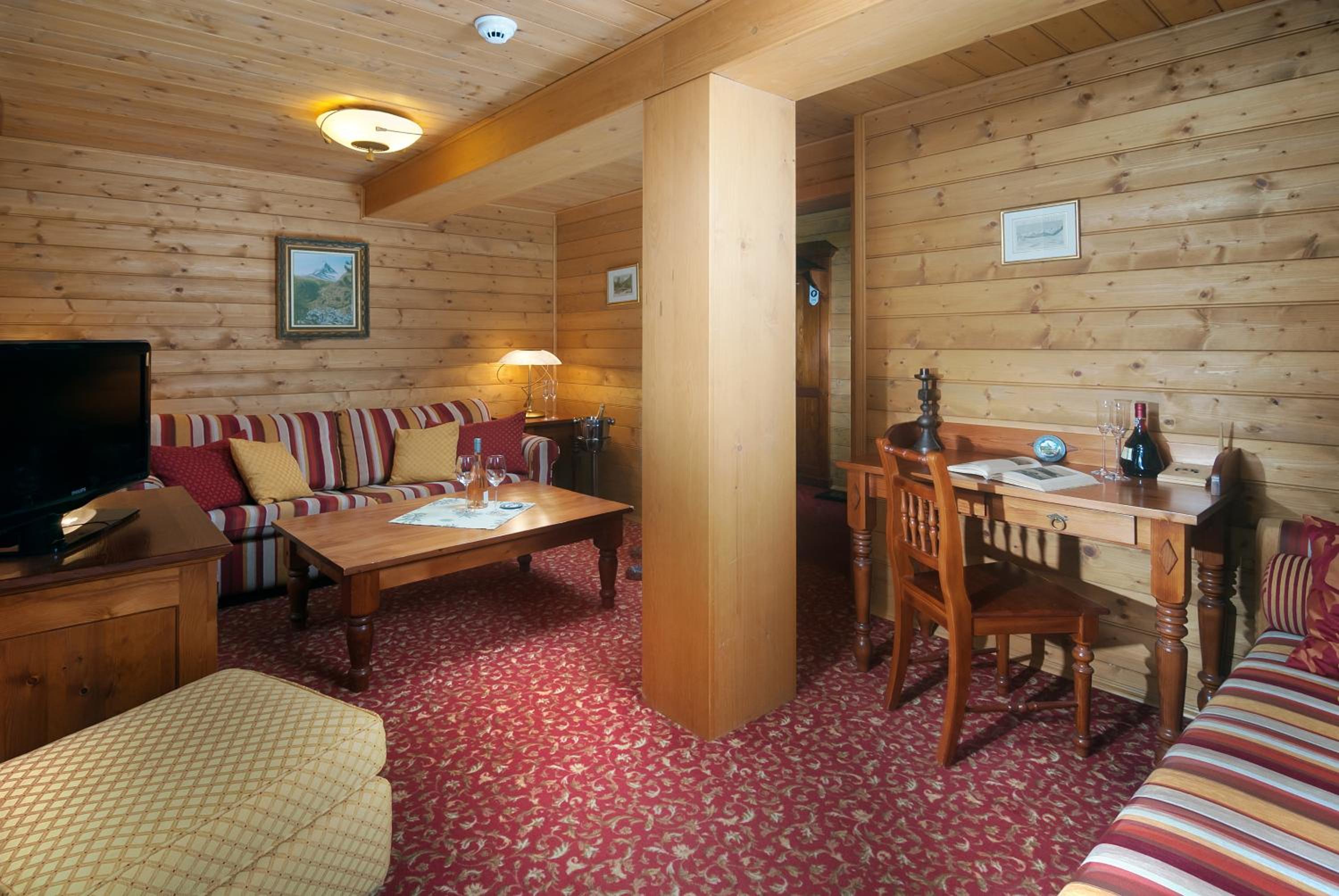 Deluxe Junior Suite photo 2