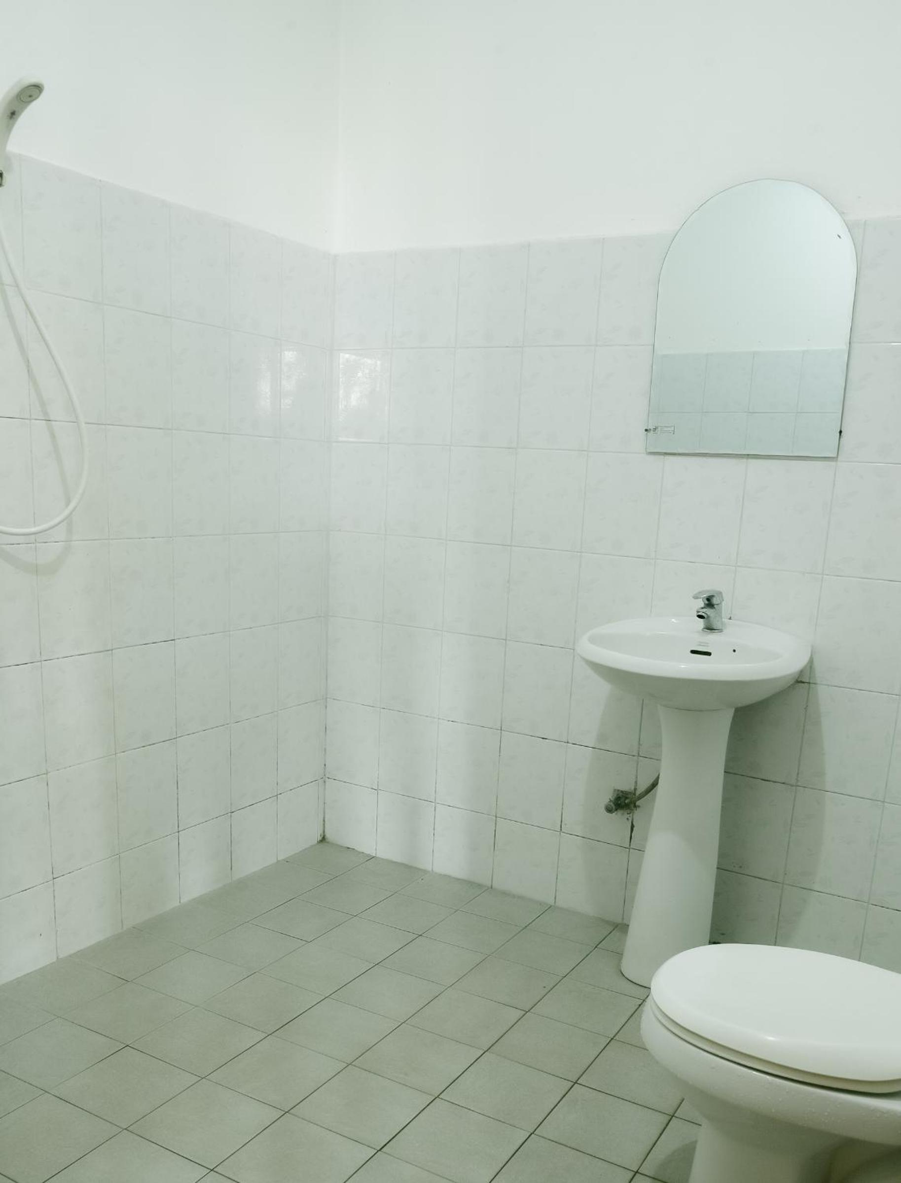 Twin Room with Private Bathroom photo 1