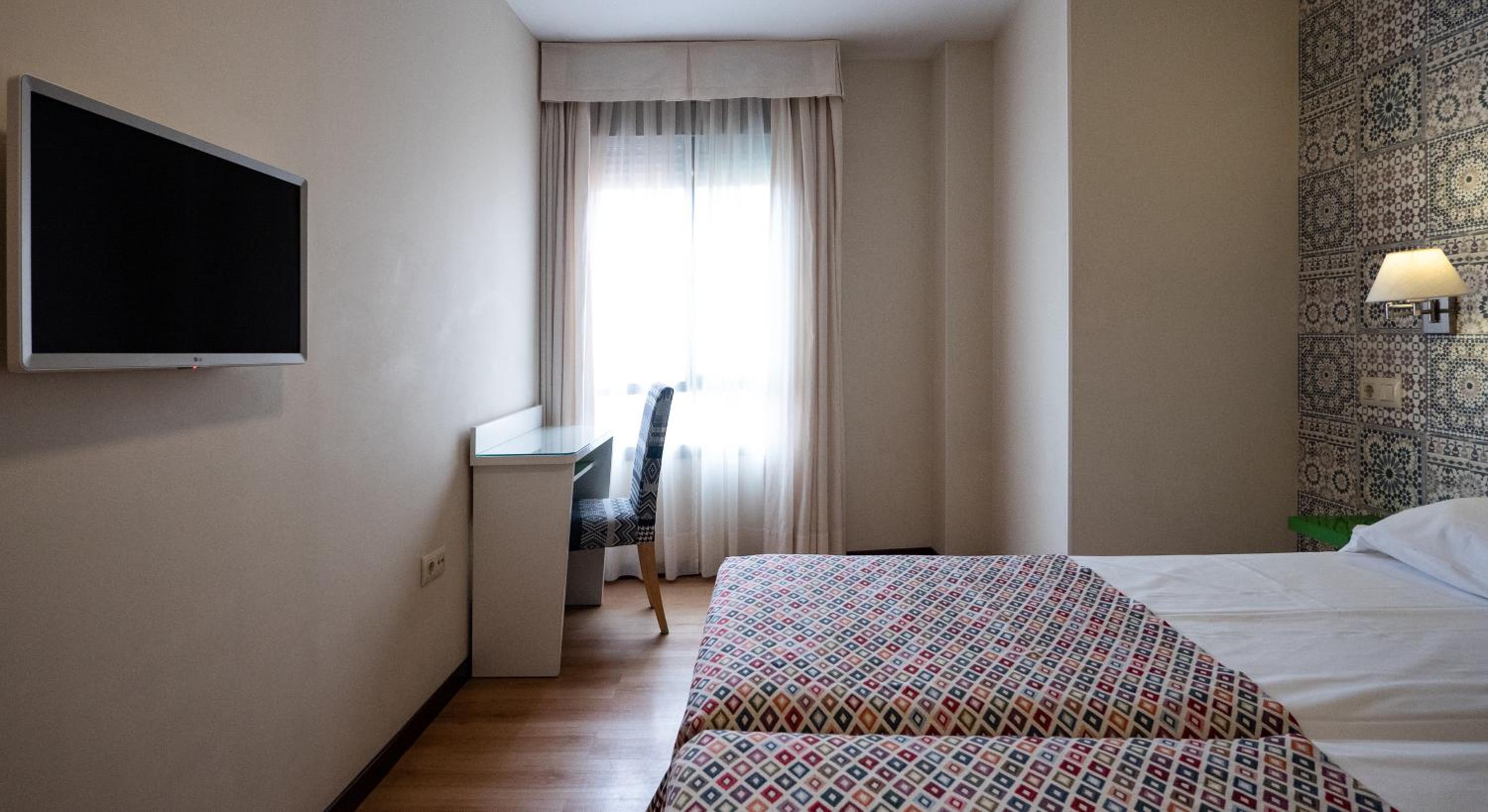 Twin Room - Photo 10