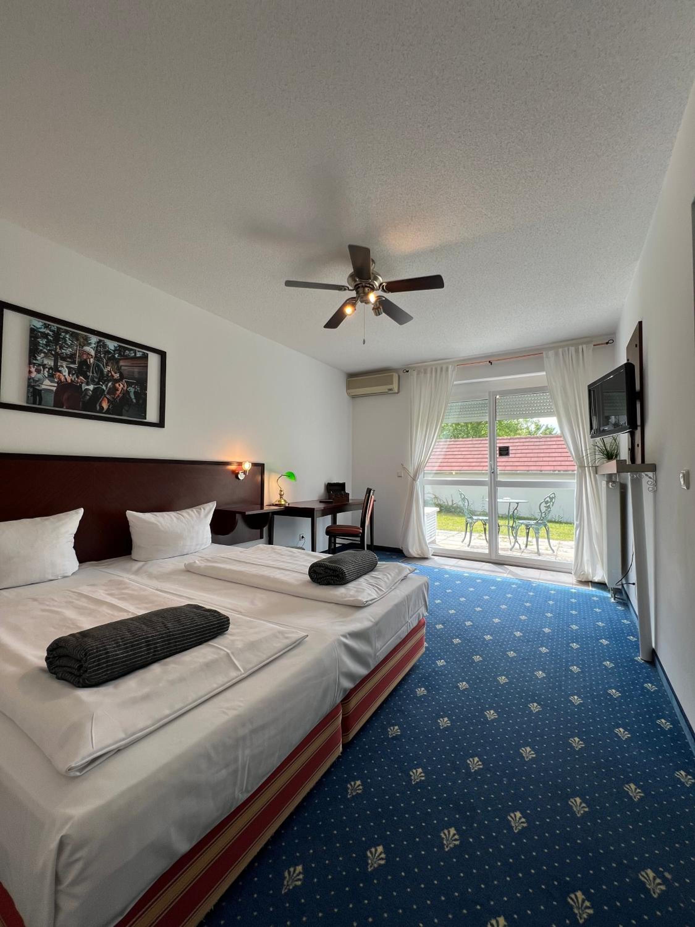 Double Room - Photo 2