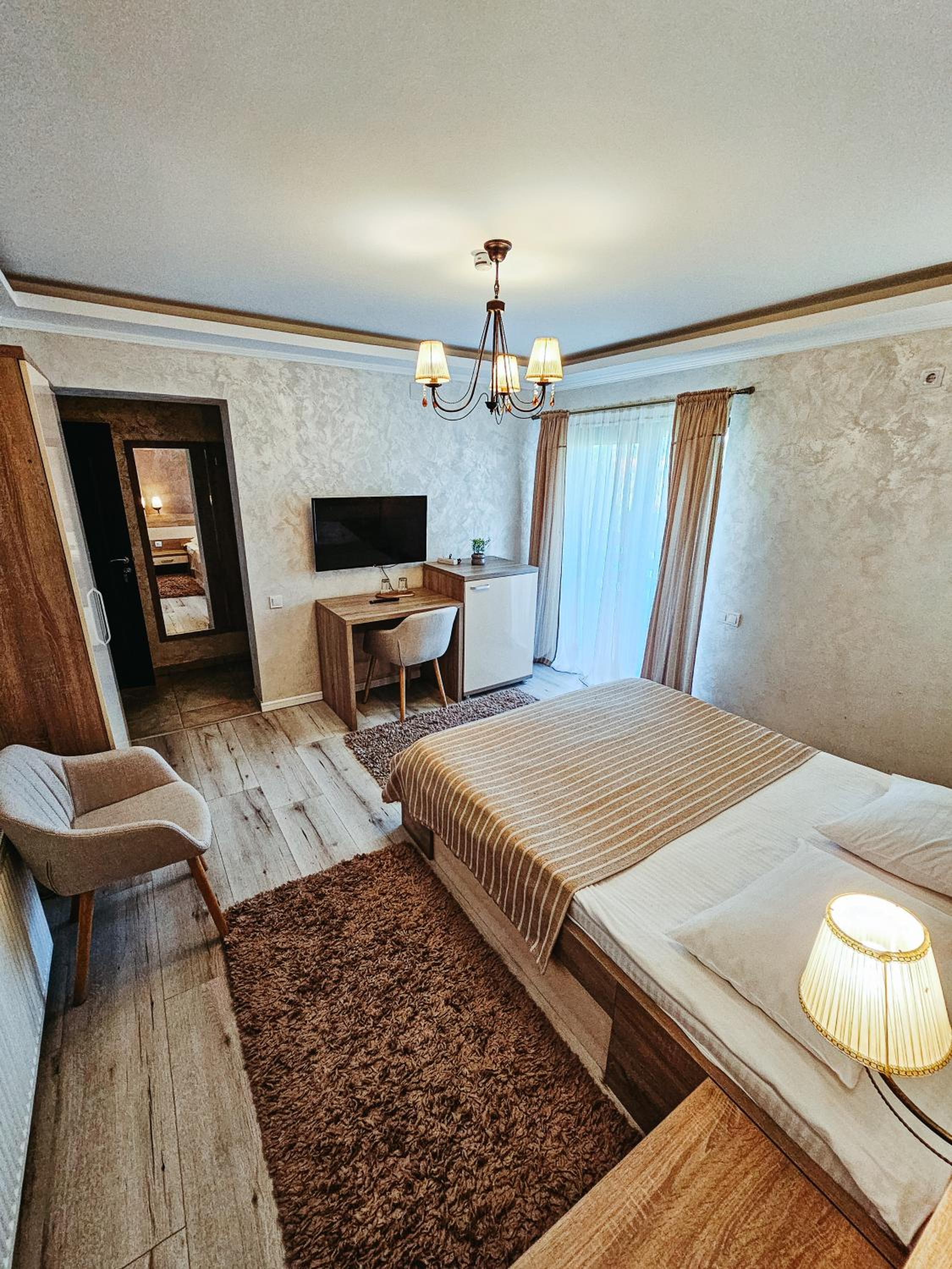 Deluxe Double Room - Photo 16