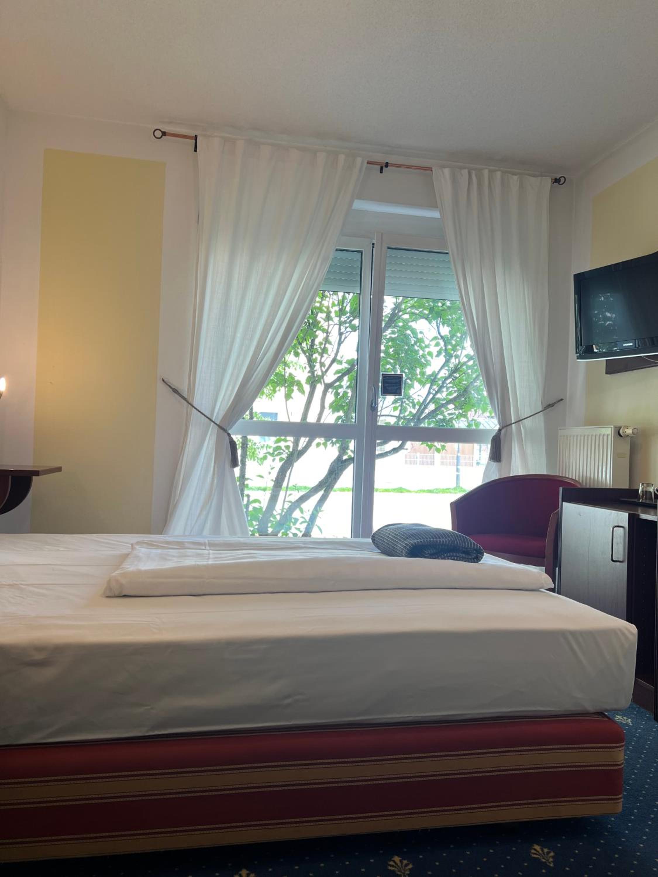 Single Room photo 2