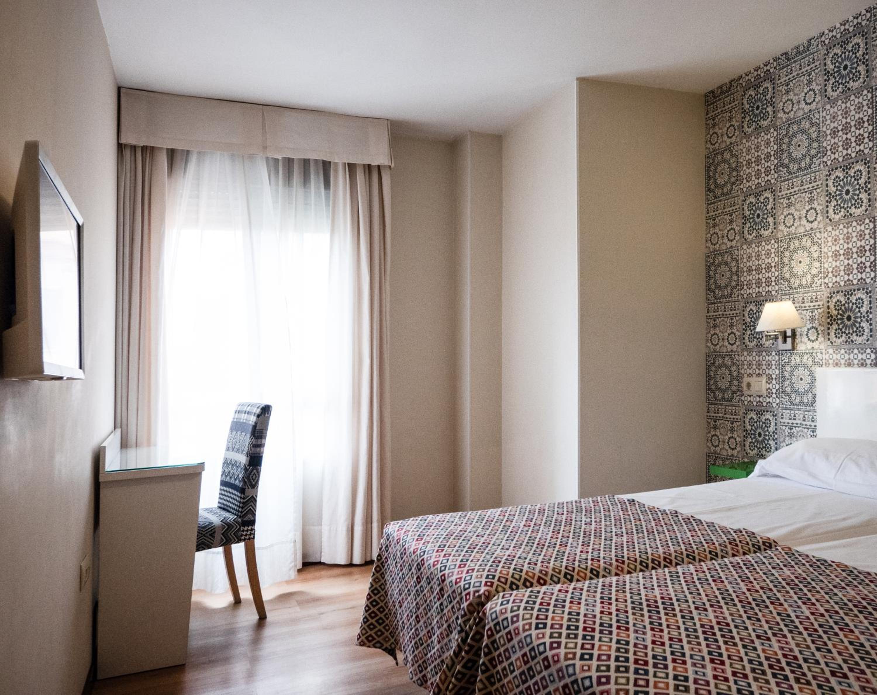 Twin Room - Photo 9