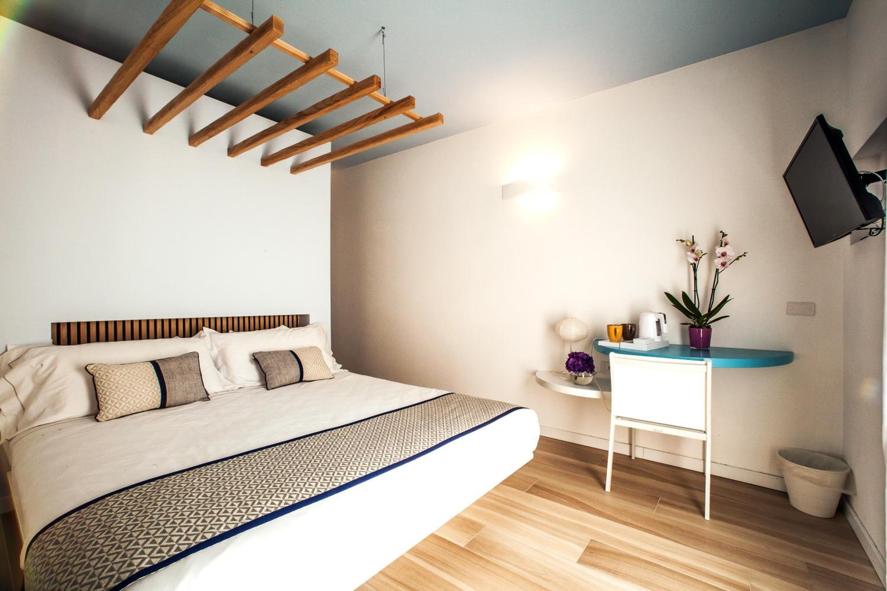 Deluxe Double or Twin Room - Photo 15