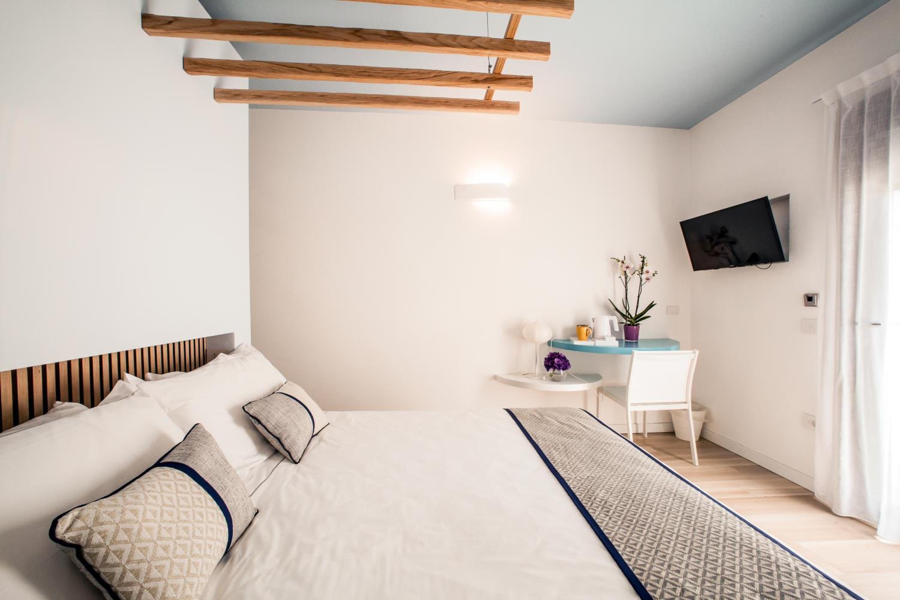 Deluxe Double or Twin Room - Photo 4