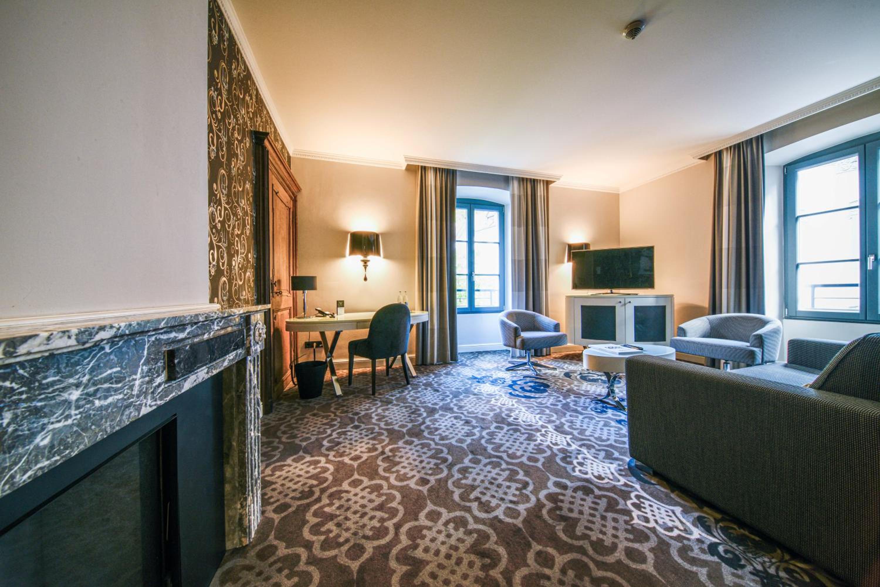 Suite with Spa Bath - Photo 2